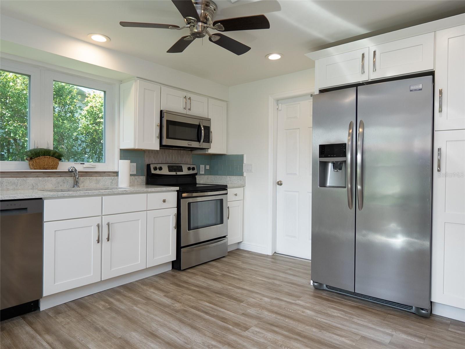 3140 BAY SHORE RD, SARASOTA, FL, 34234