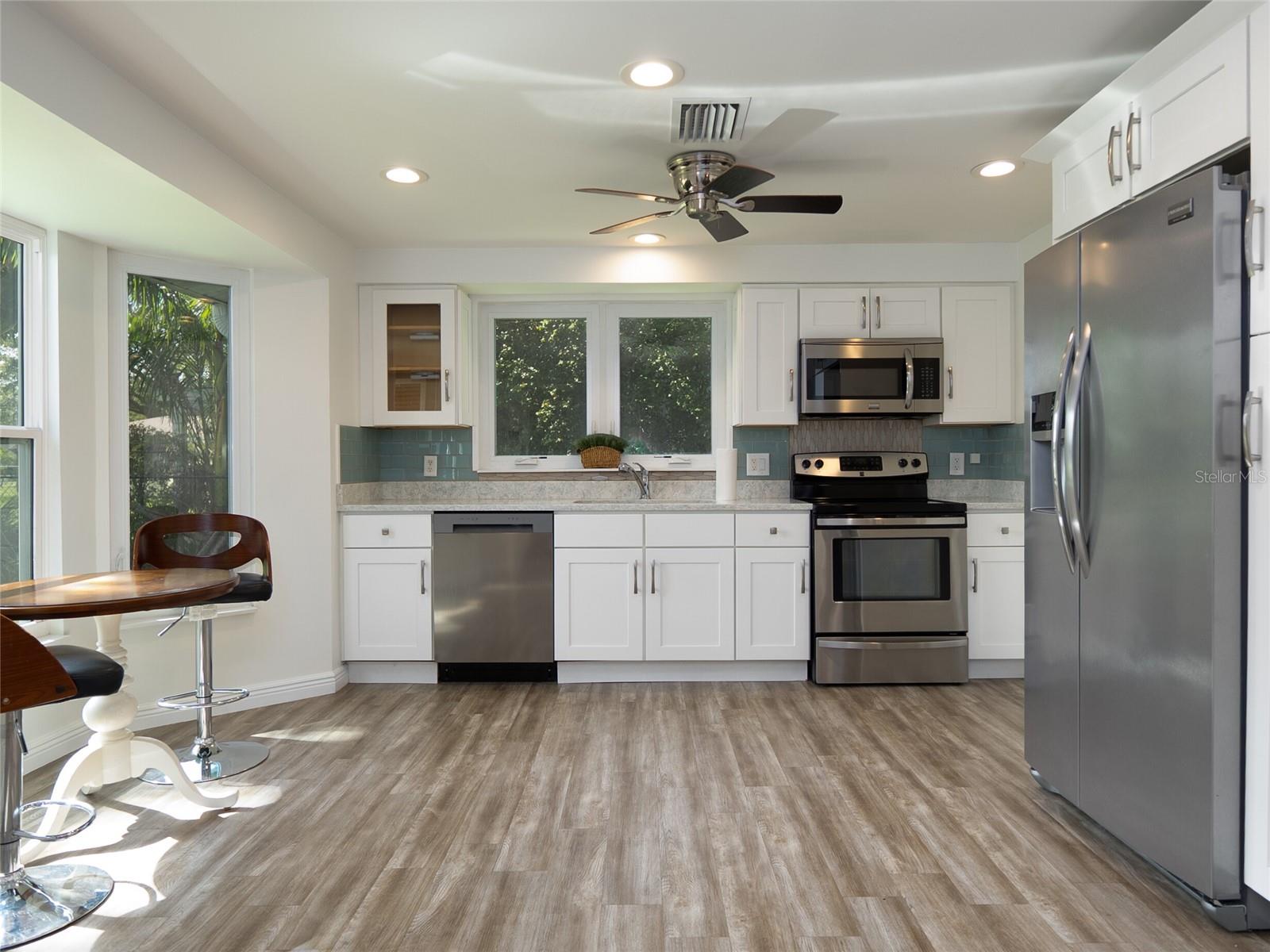 3140 BAY SHORE RD, SARASOTA, FL, 34234