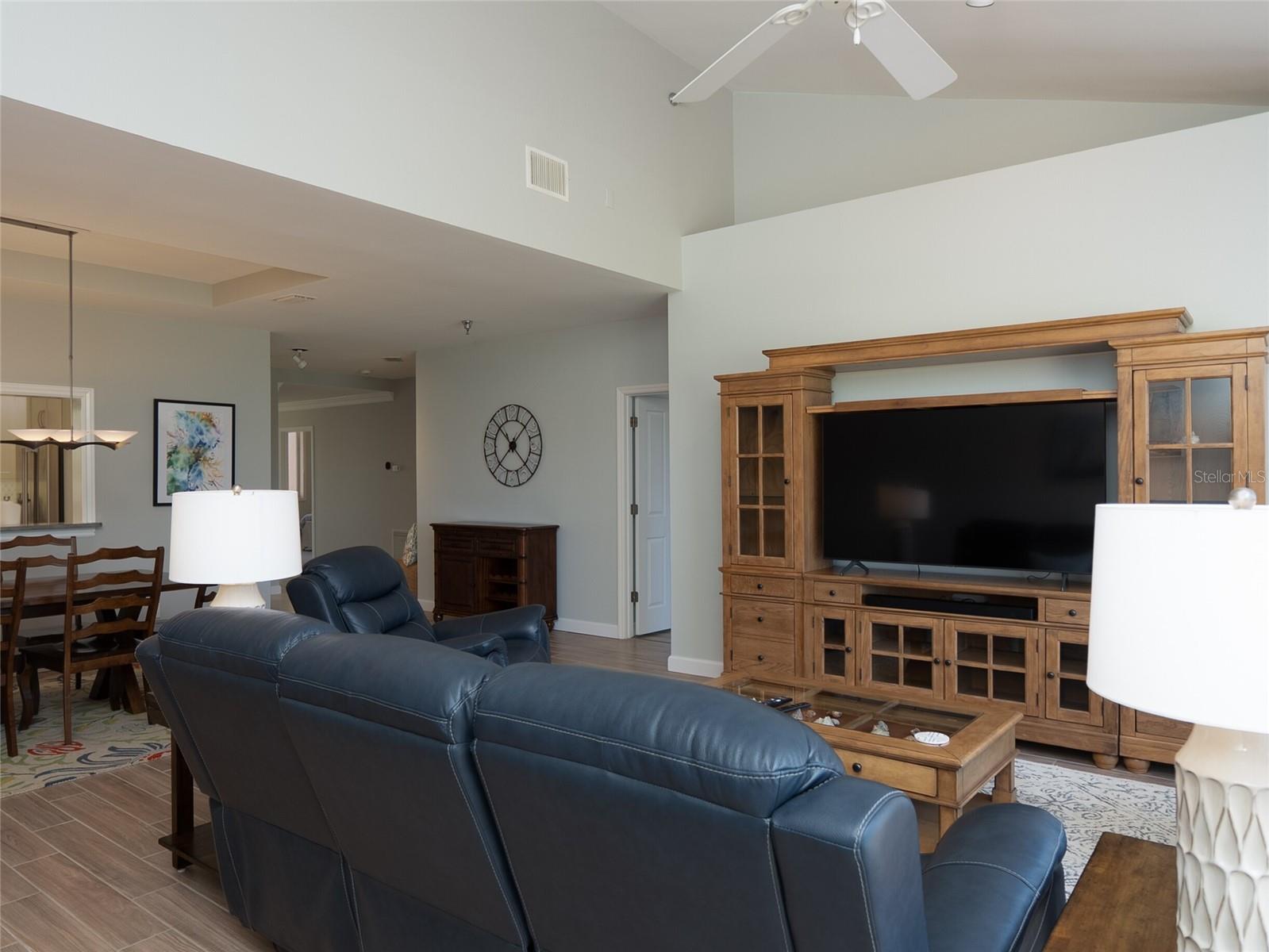 2013 HARBOUR LINKS DR #2013, LONGBOAT KEY, FL, 34228