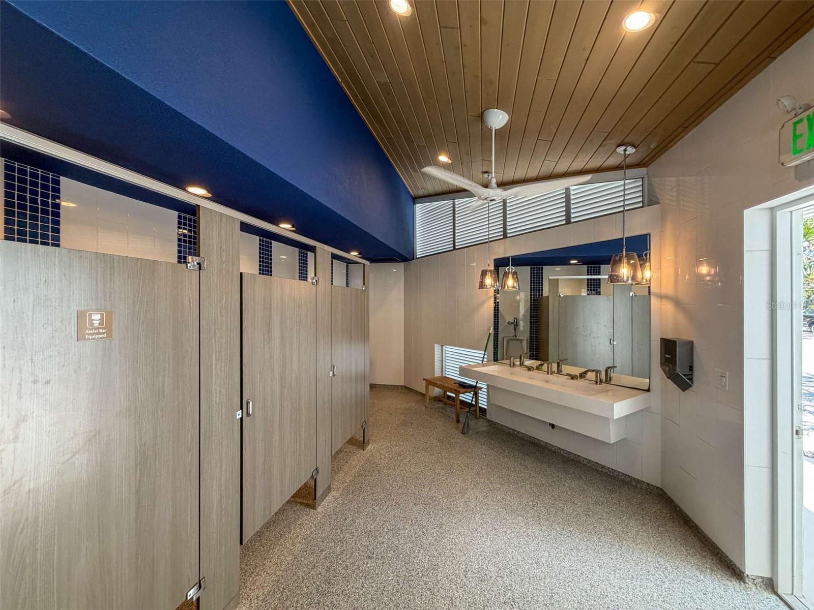 2013 HARBOUR LINKS DR #2013, LONGBOAT KEY, FL, 34228