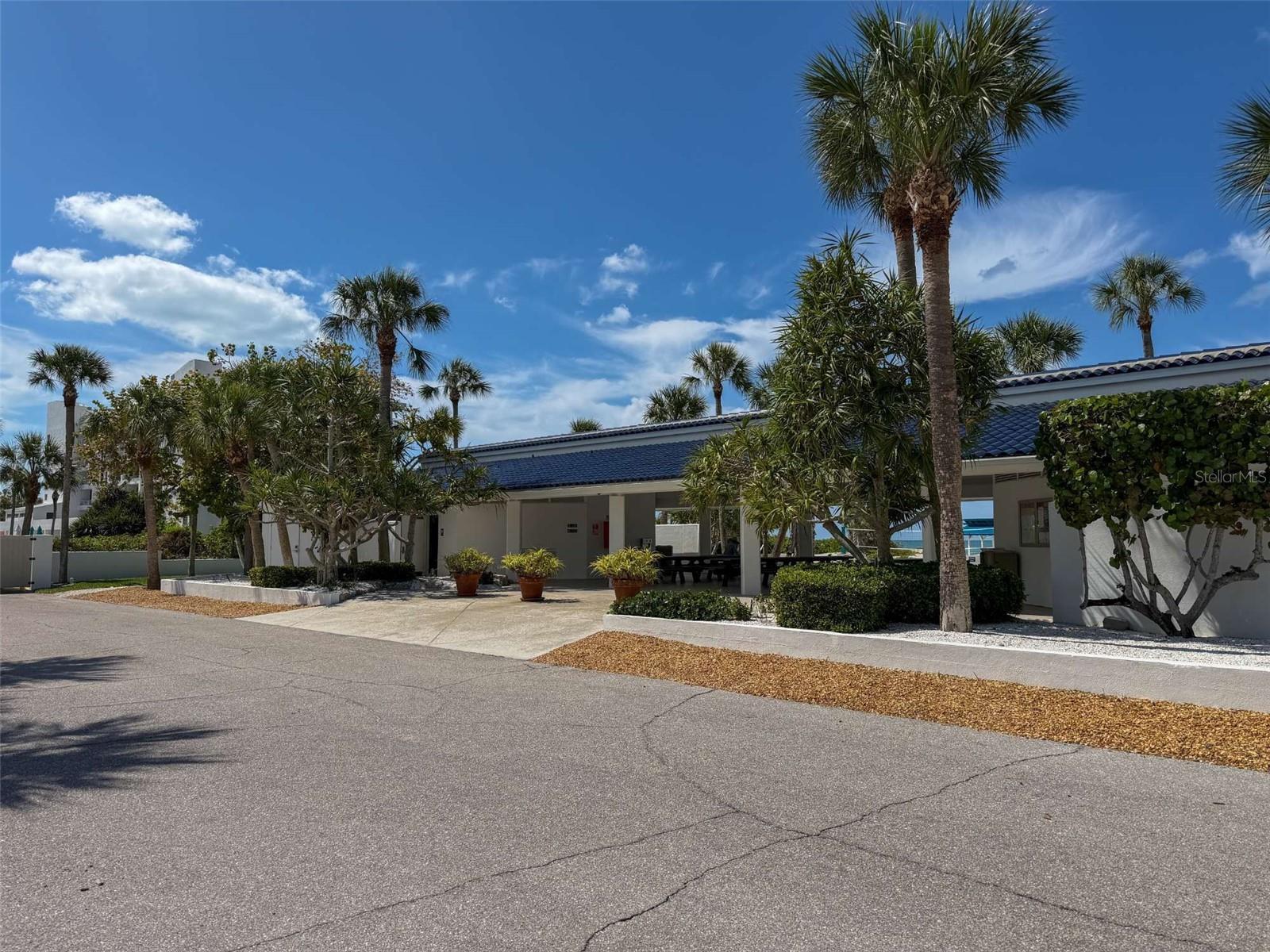 2013 HARBOUR LINKS DR #2013, LONGBOAT KEY, FL, 34228