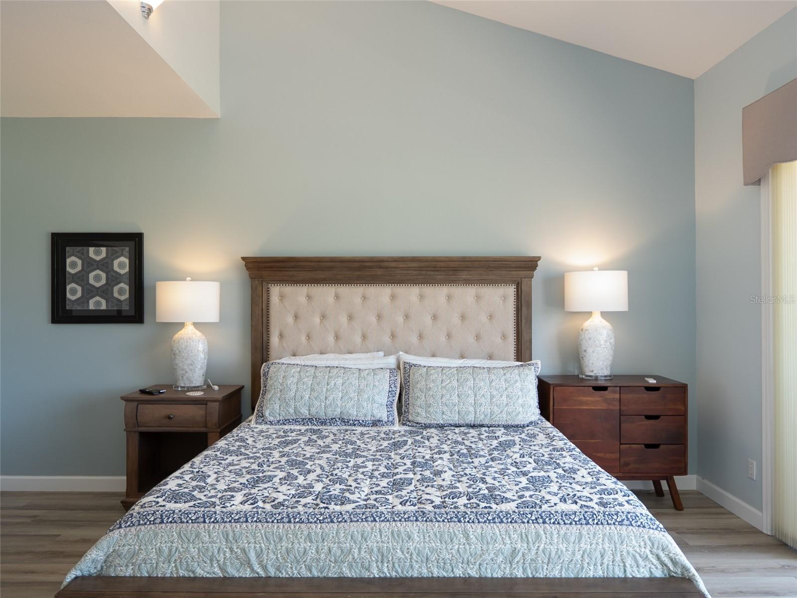 2013 HARBOUR LINKS DR #2013, LONGBOAT KEY, FL, 34228