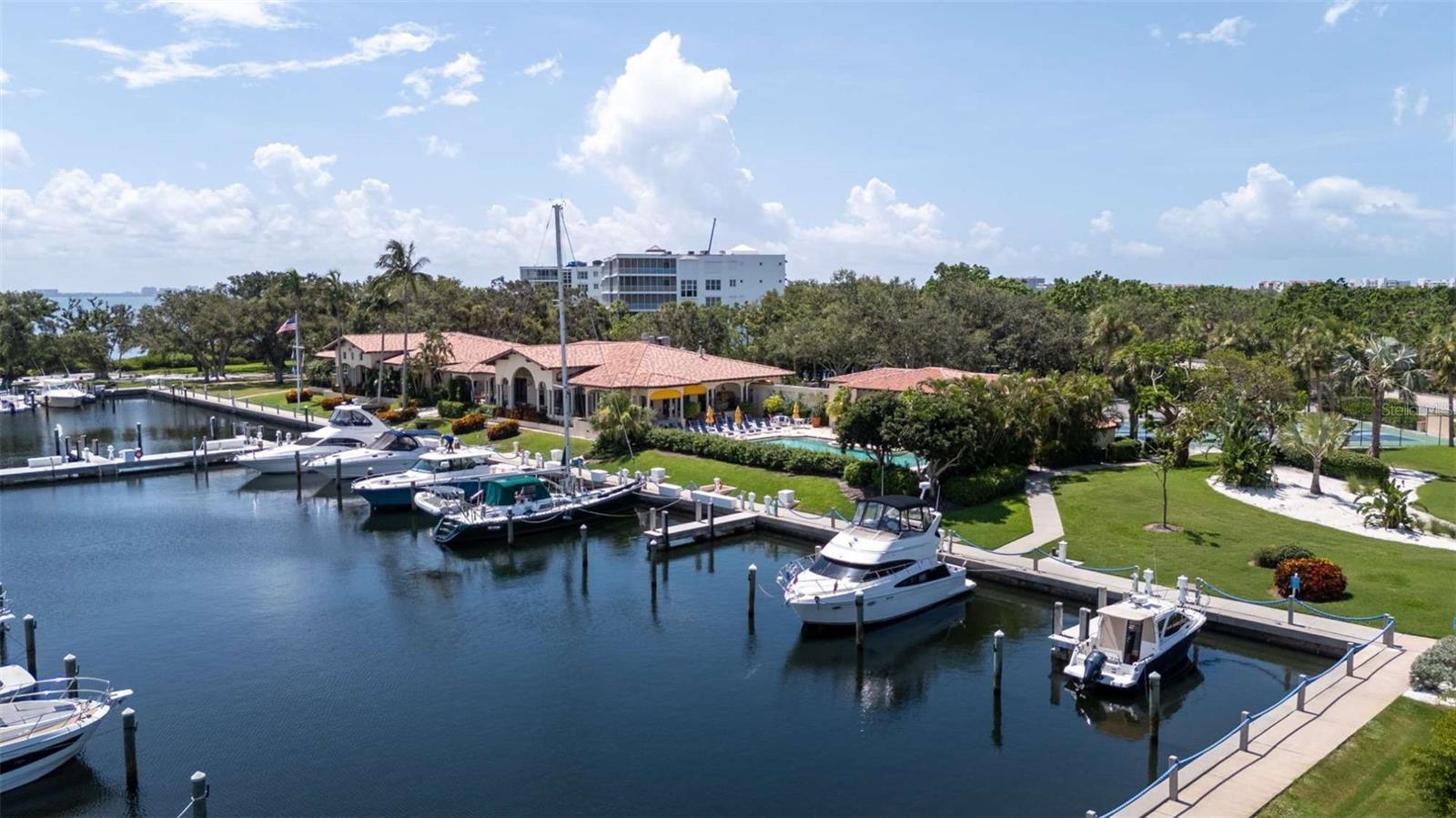 2013 HARBOUR LINKS DR #2013, LONGBOAT KEY, FL, 34228