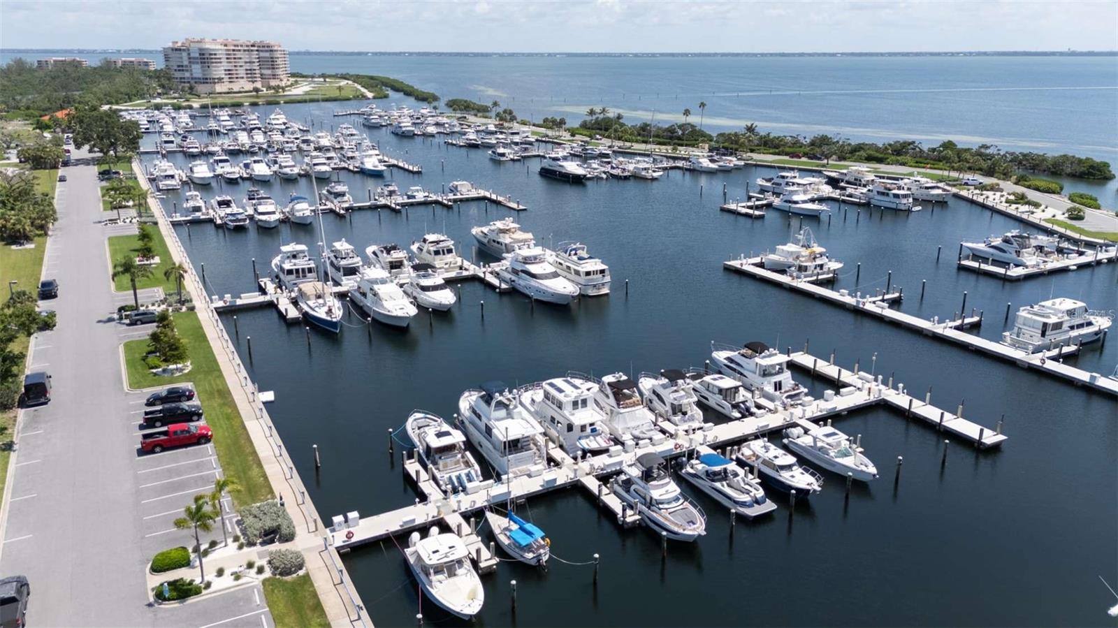 2013 HARBOUR LINKS DR #2013, LONGBOAT KEY, FL, 34228