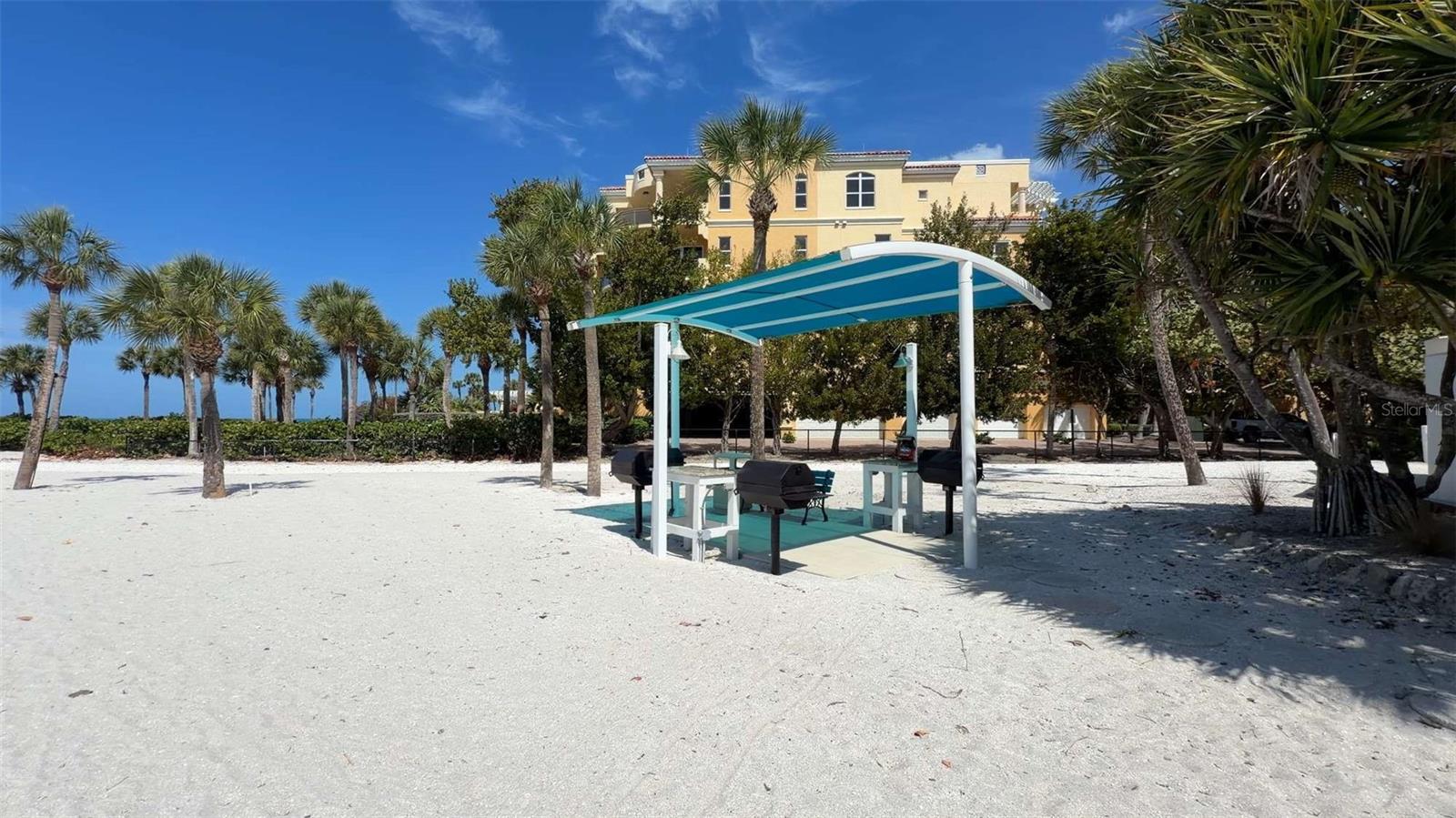 2013 HARBOUR LINKS DR #2013, LONGBOAT KEY, FL, 34228