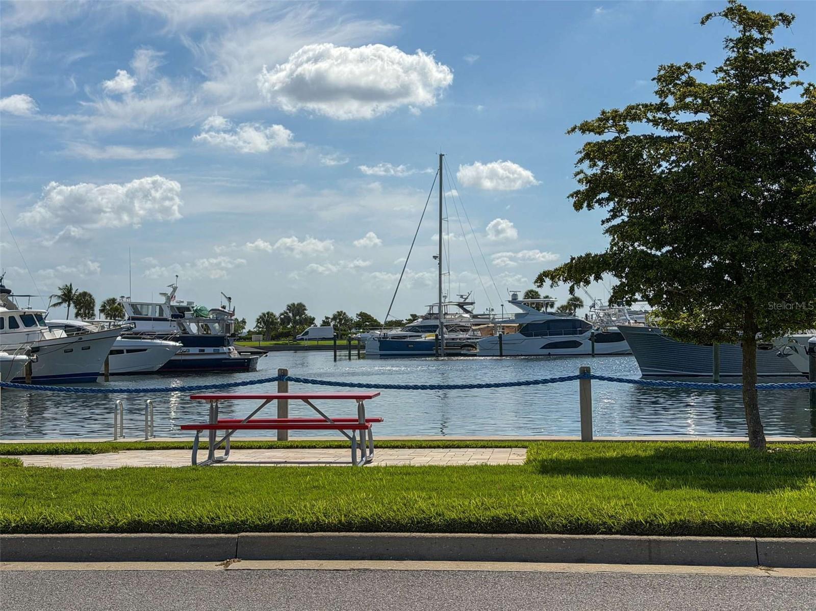 2013 HARBOUR LINKS DR #2013, LONGBOAT KEY, FL, 34228