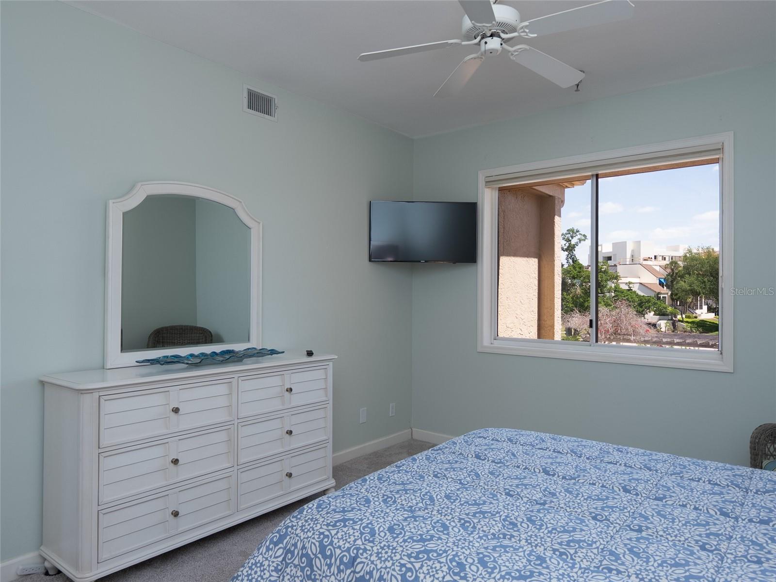 2013 HARBOUR LINKS DR #2013, LONGBOAT KEY, FL, 34228