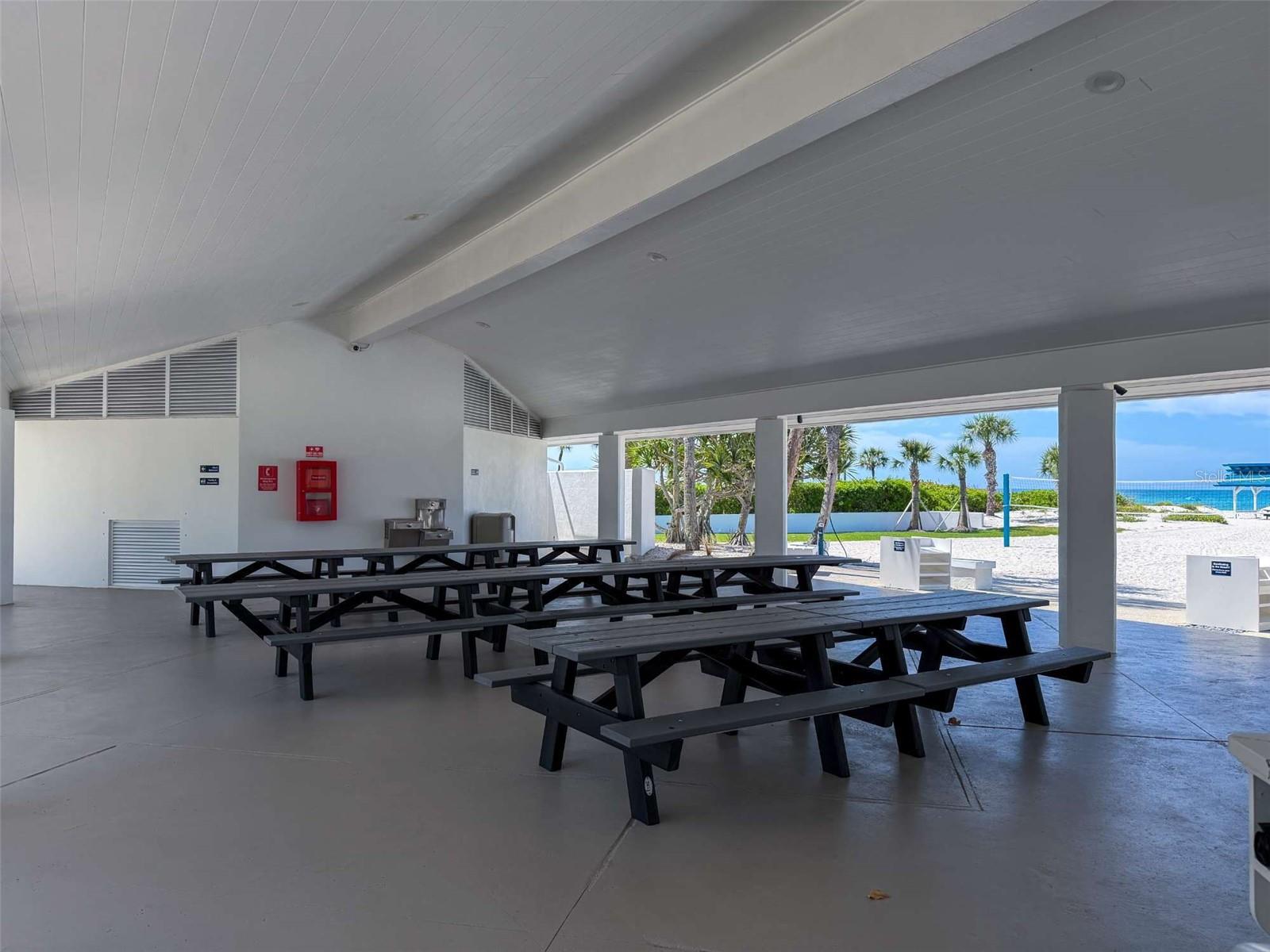 2013 HARBOUR LINKS DR #2013, LONGBOAT KEY, FL, 34228