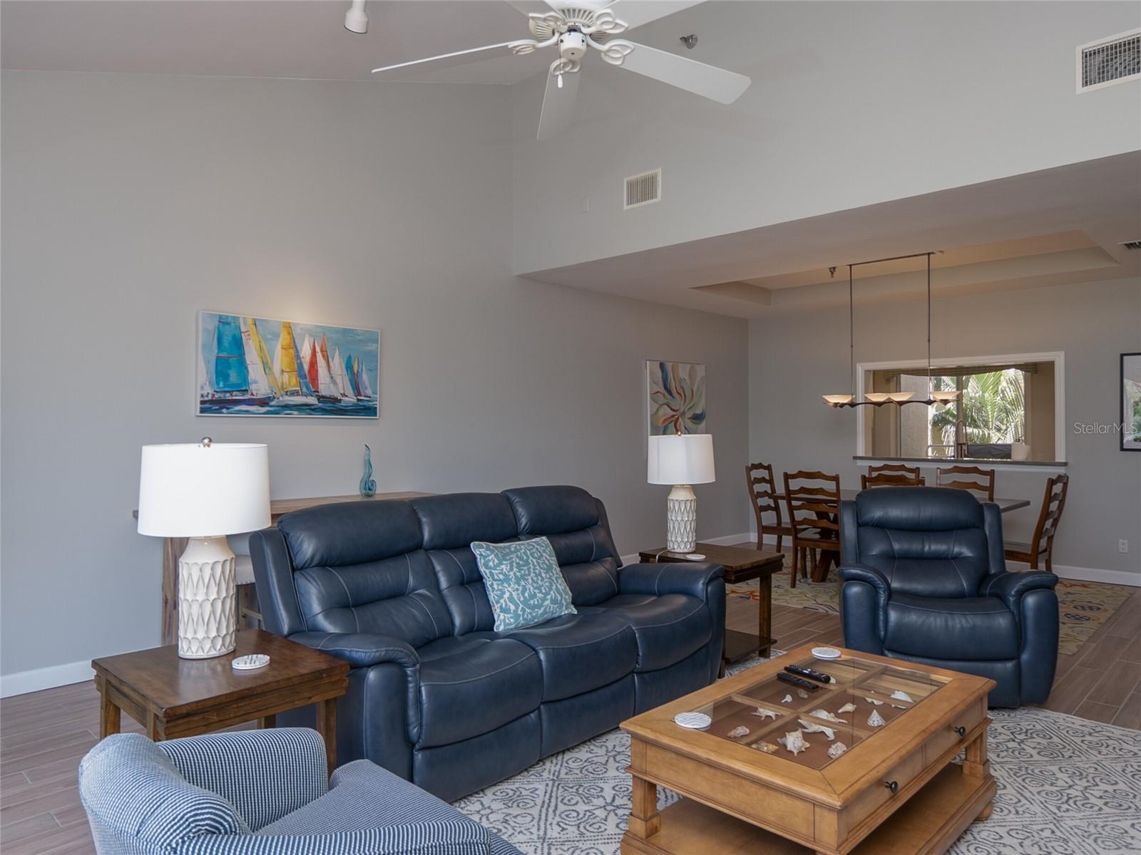 2013 HARBOUR LINKS DR #2013, LONGBOAT KEY, FL, 34228