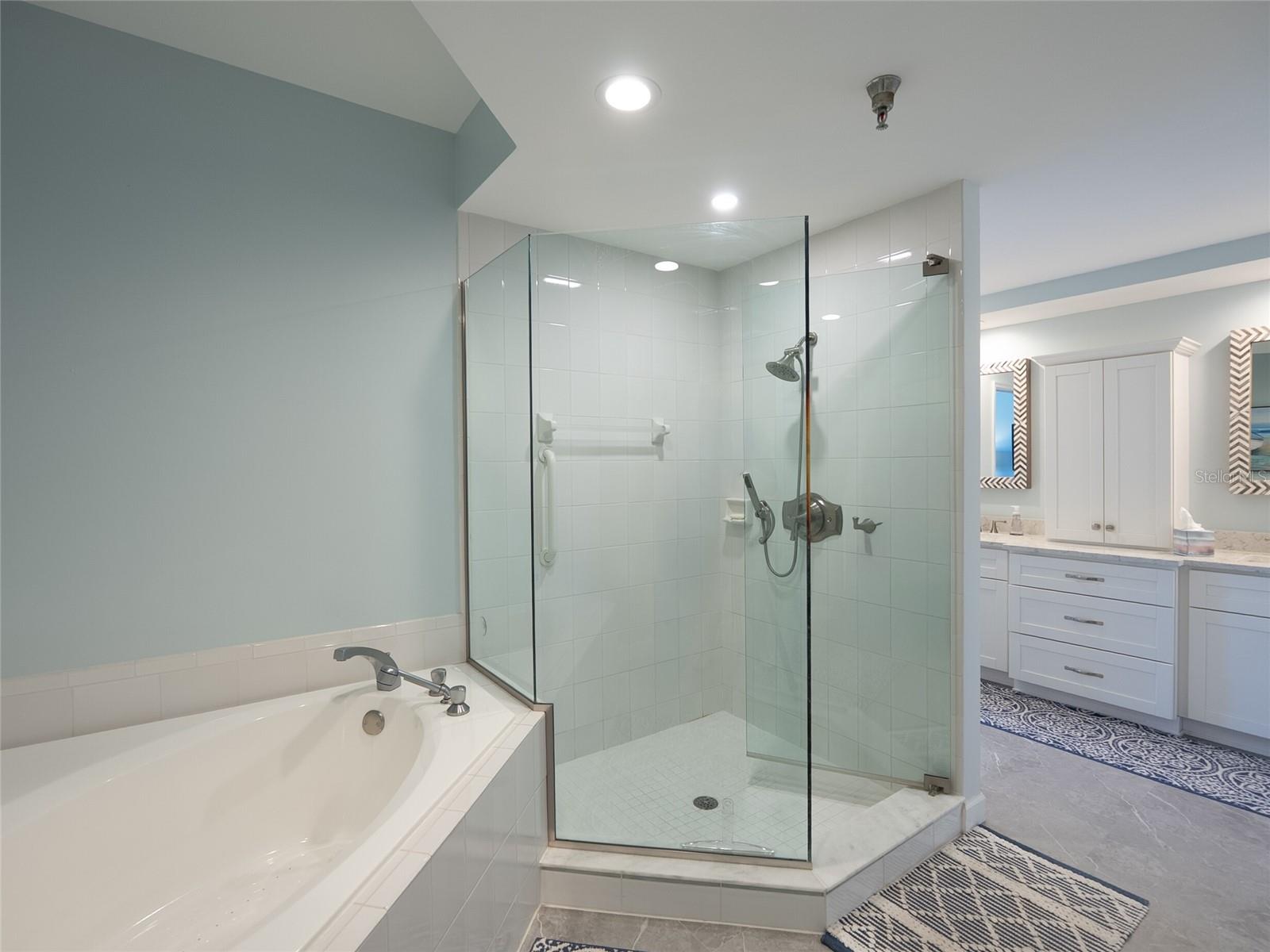 2013 HARBOUR LINKS DR #2013, LONGBOAT KEY, FL, 34228