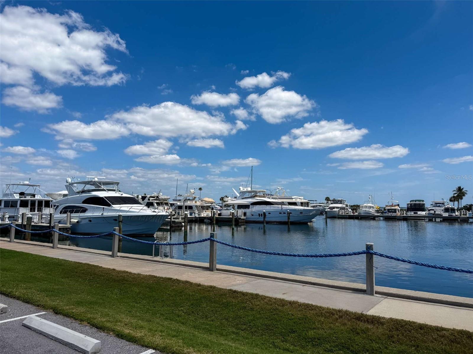2013 HARBOUR LINKS DR #2013, LONGBOAT KEY, FL, 34228