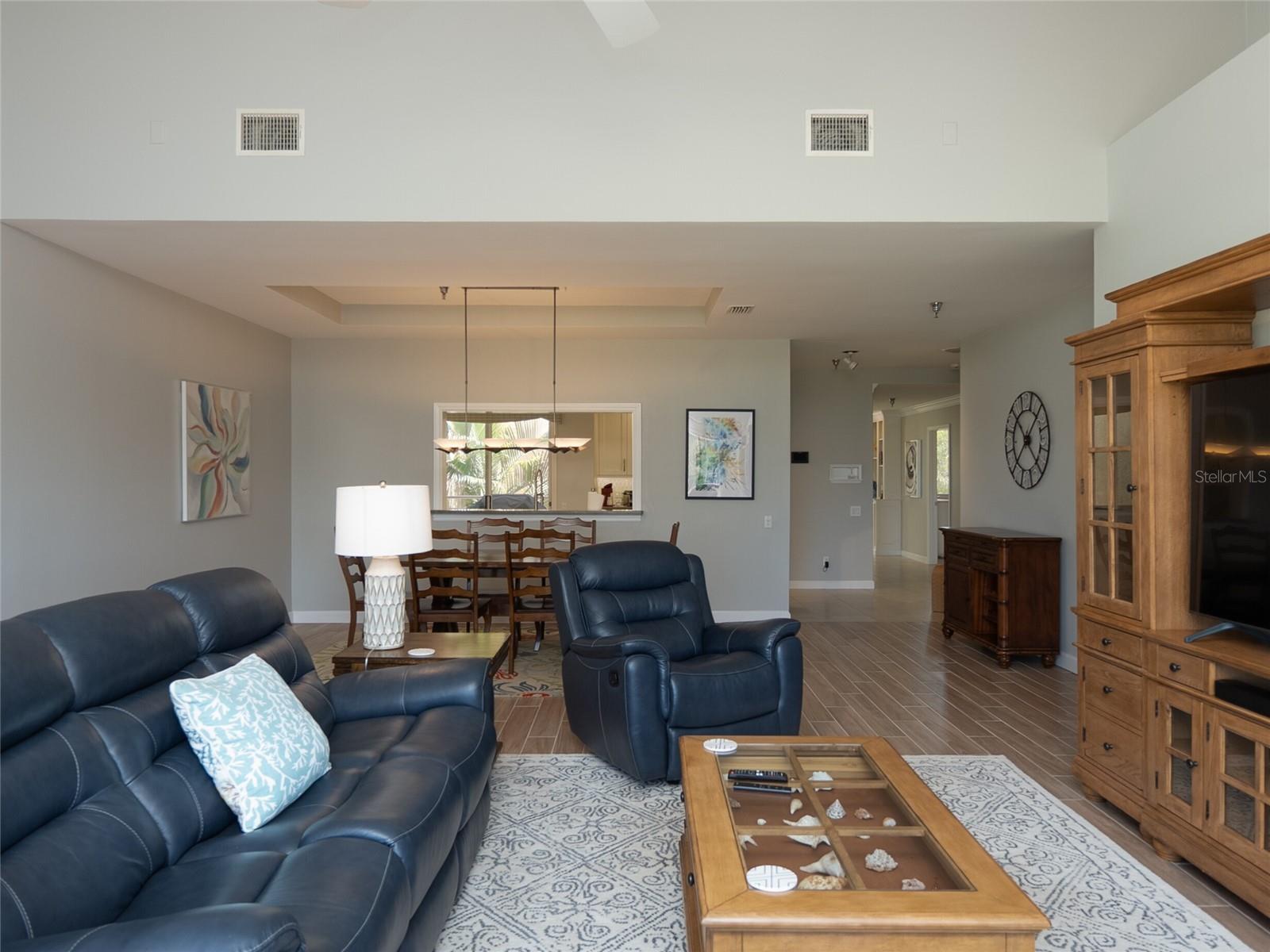 2013 HARBOUR LINKS DR #2013, LONGBOAT KEY, FL, 34228