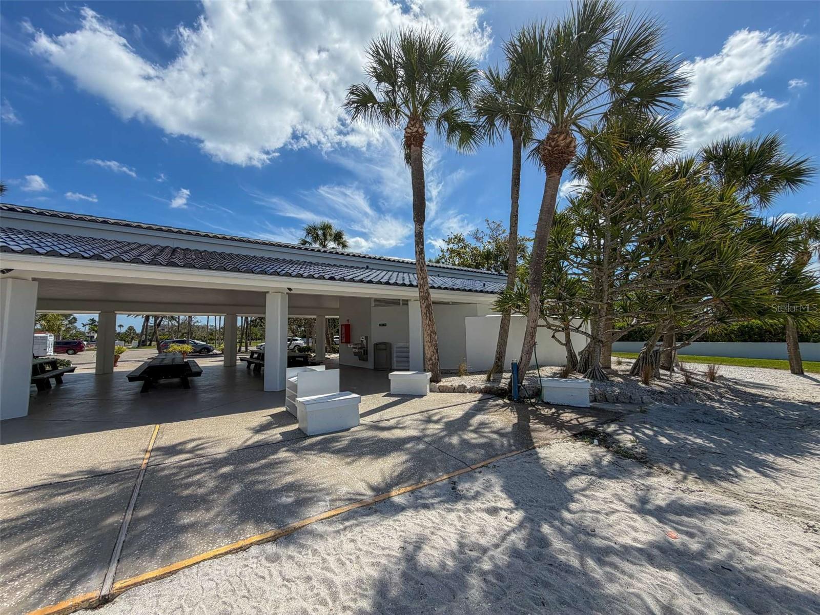 2013 HARBOUR LINKS DR #2013, LONGBOAT KEY, FL, 34228