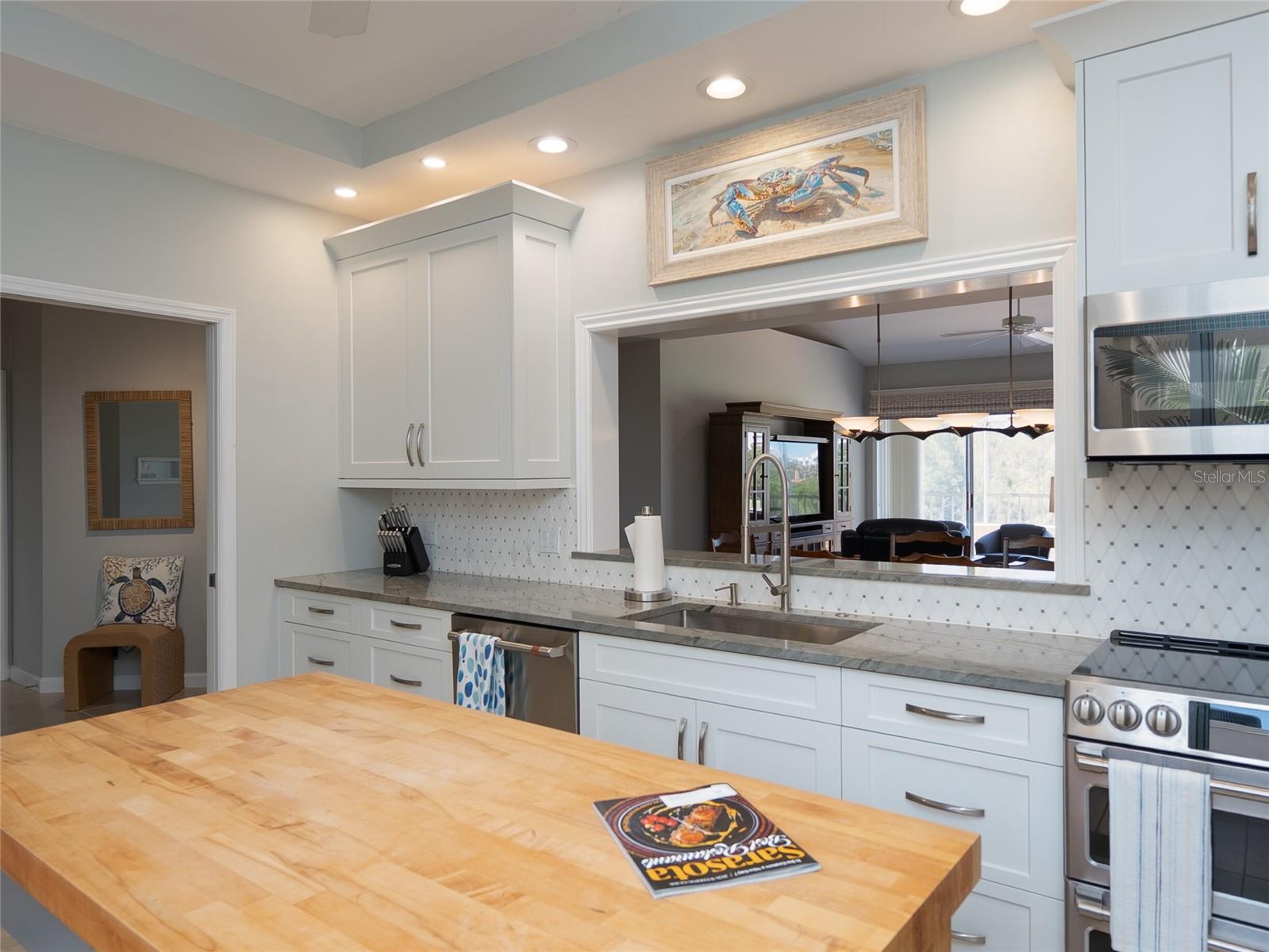 2013 HARBOUR LINKS DR #2013, LONGBOAT KEY, FL, 34228