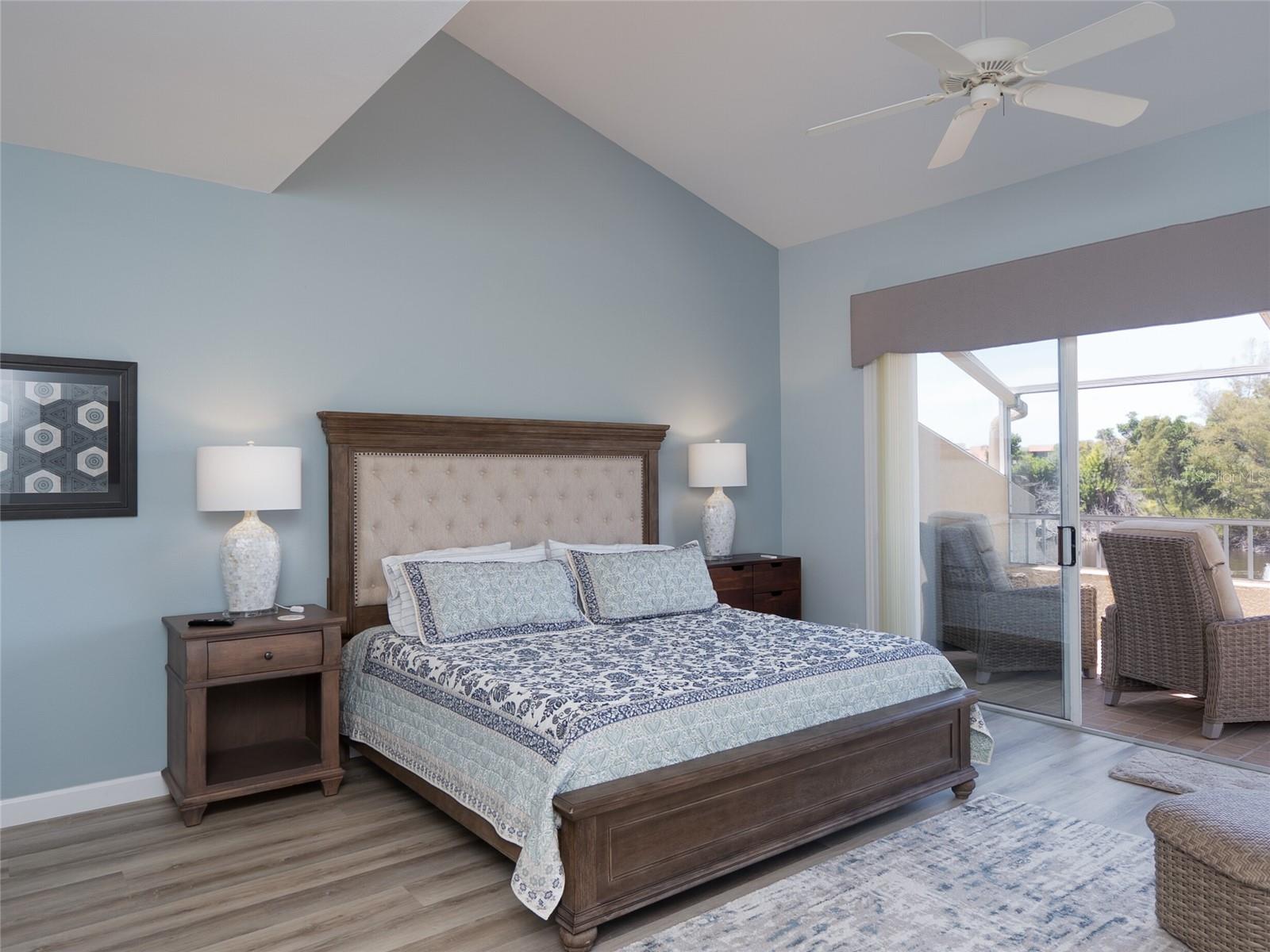 2013 HARBOUR LINKS DR #2013, LONGBOAT KEY, FL, 34228