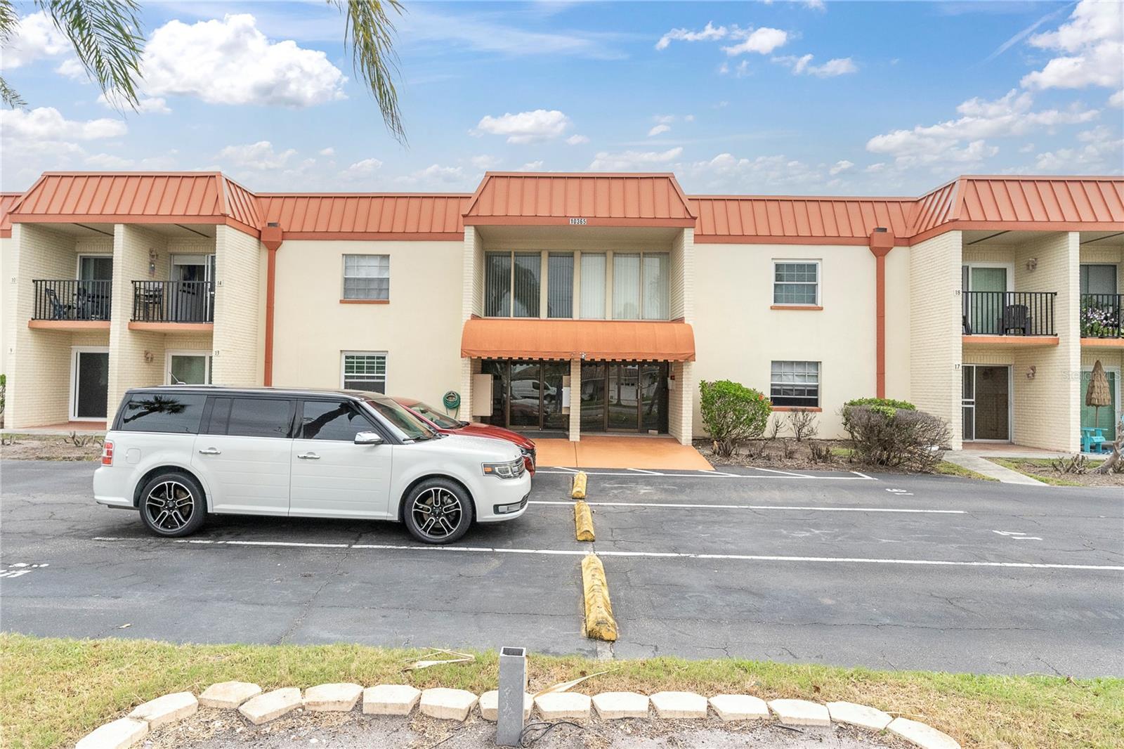 10365 PARADISE BLVD #4, TREASURE ISLAND, FL, 33706