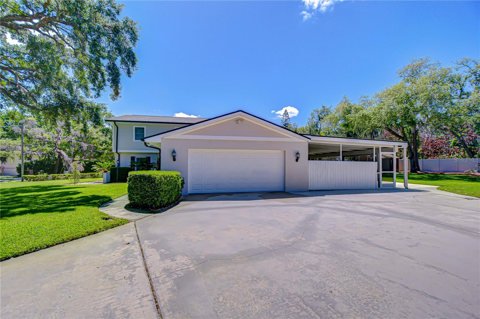 11912 RIVERHILLS DR, TAMPA, FL, 33617