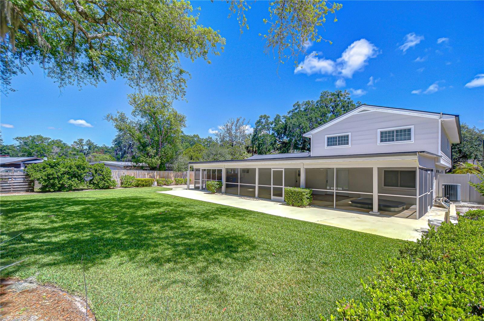 11912 RIVERHILLS DR, TAMPA, FL, 33617