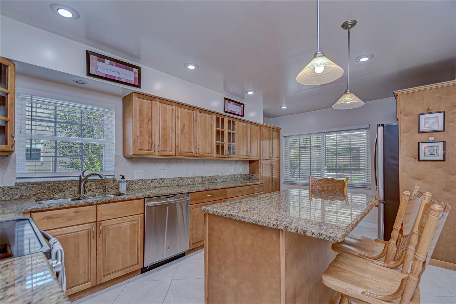 11912 RIVERHILLS DR, TAMPA, FL, 33617