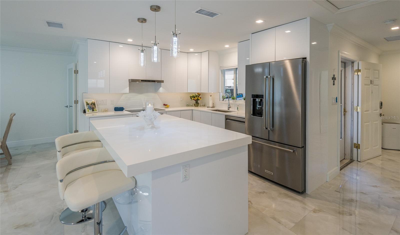 1900 BENJAMIN FRANKLIN DR #V11, SARASOTA, FL, 34236