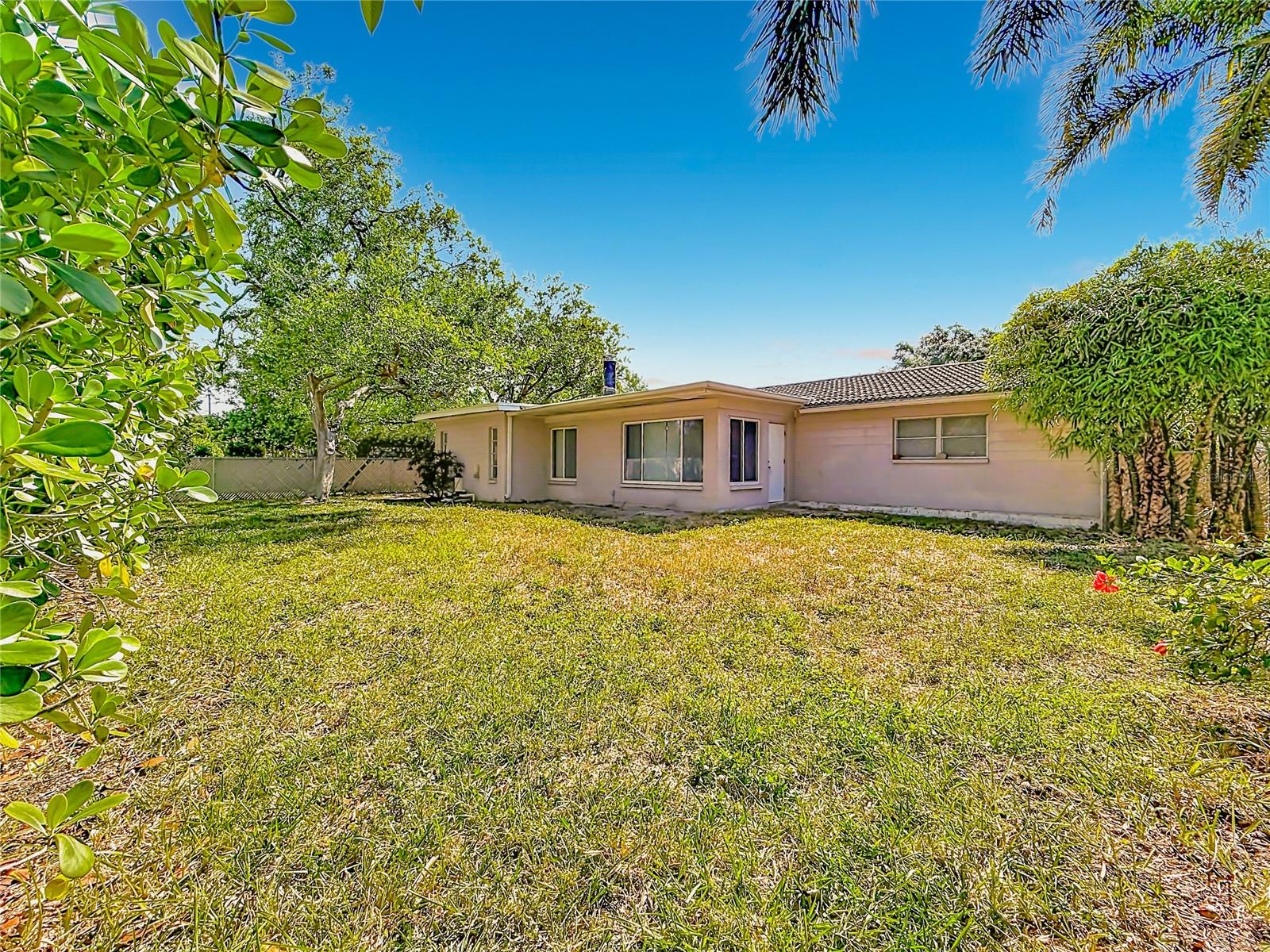 211 NW MONROE CIR N, ST PETERSBURG, FL, 33702