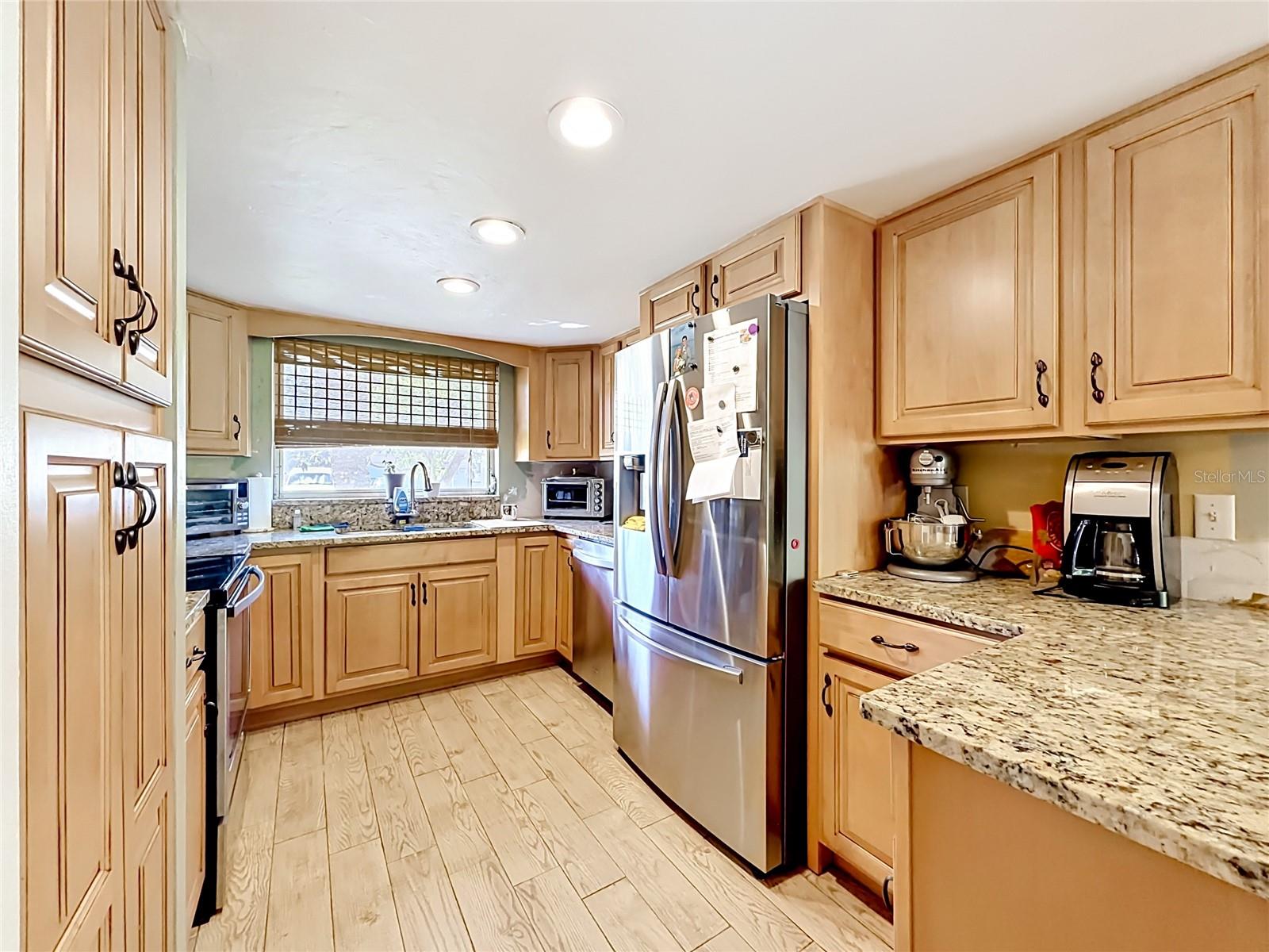 211 NW MONROE CIR N, ST PETERSBURG, FL, 33702