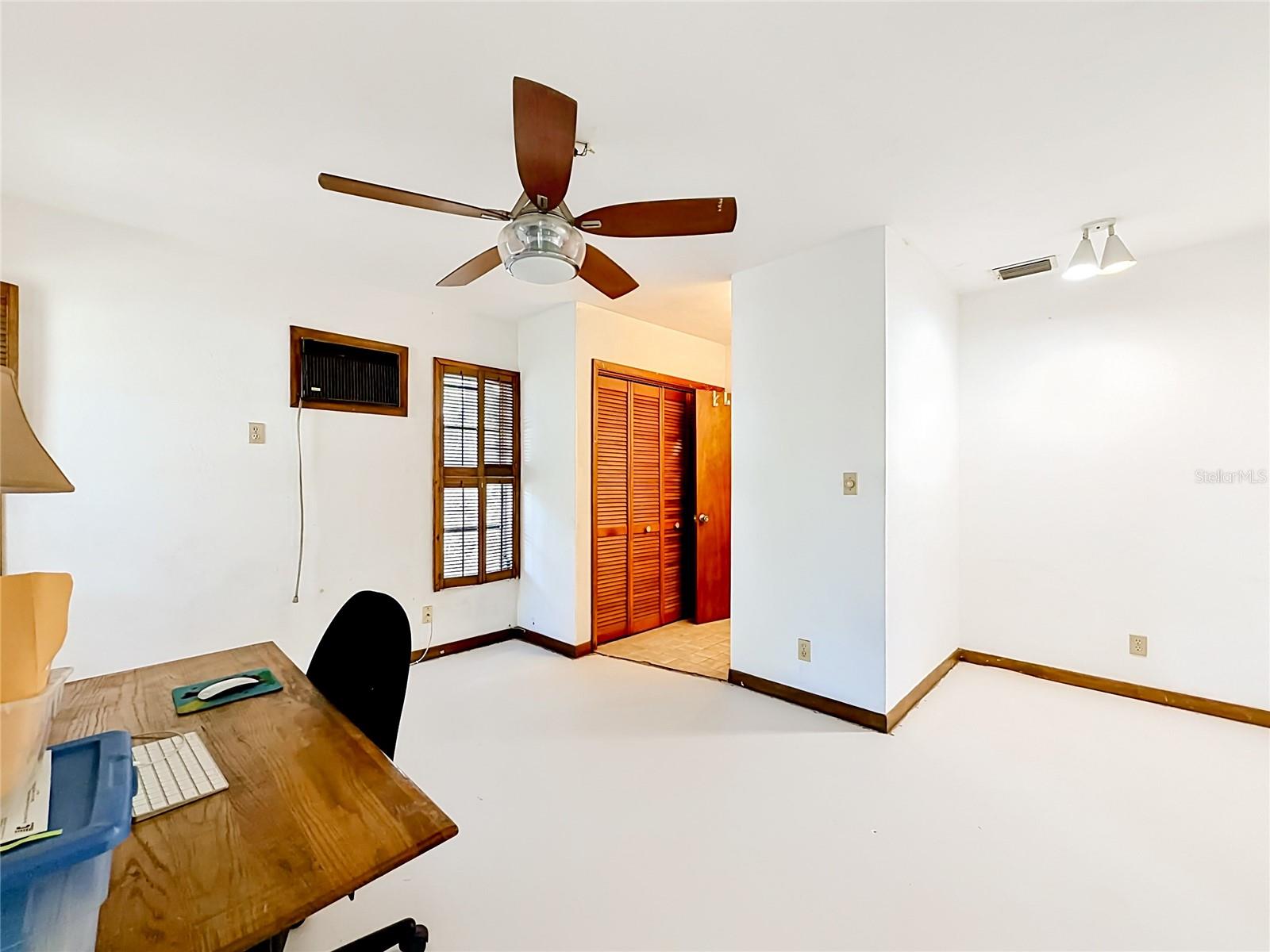 211 NW MONROE CIR N, ST PETERSBURG, FL, 33702