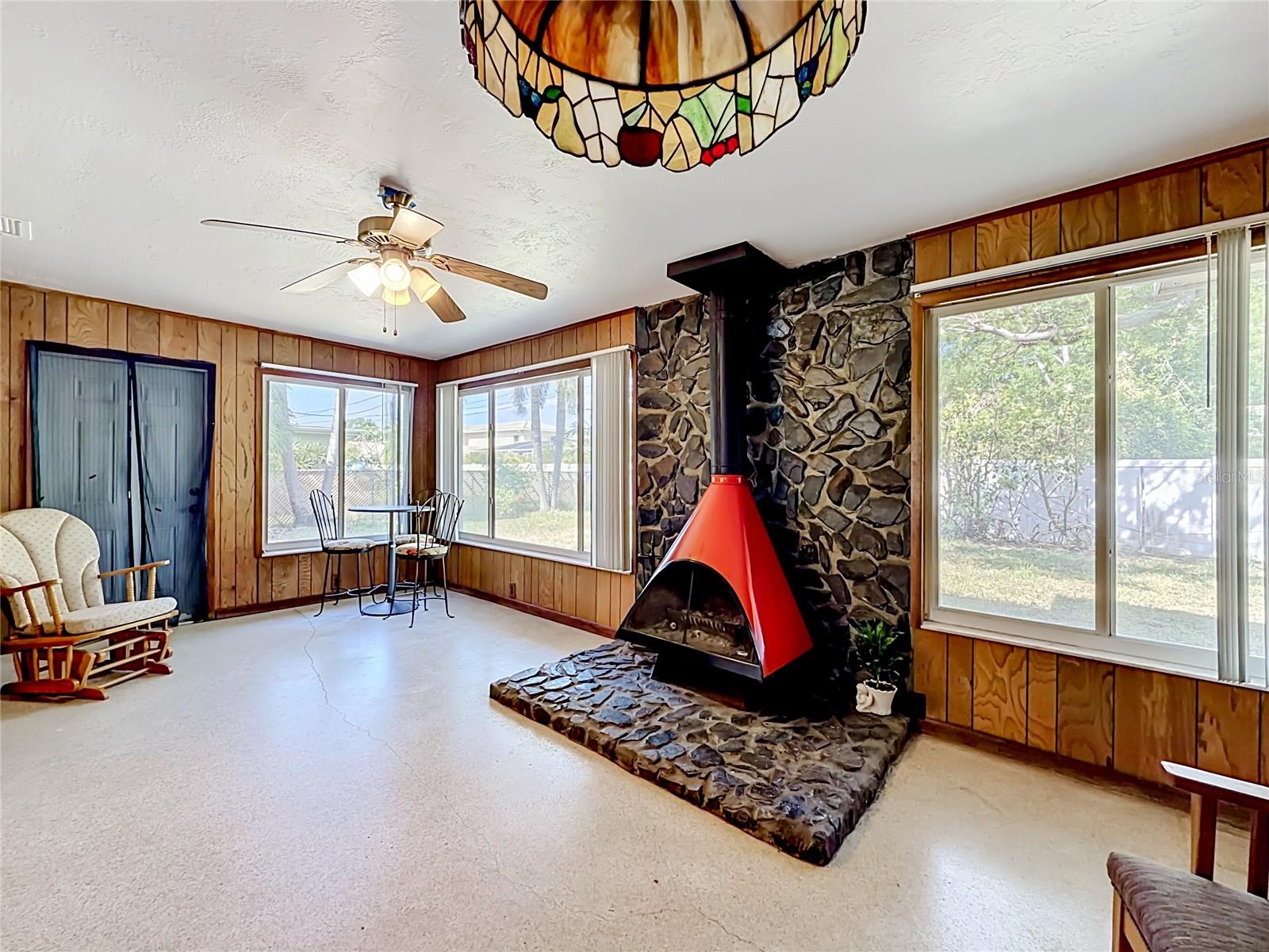211 NW MONROE CIR N, ST PETERSBURG, FL, 33702