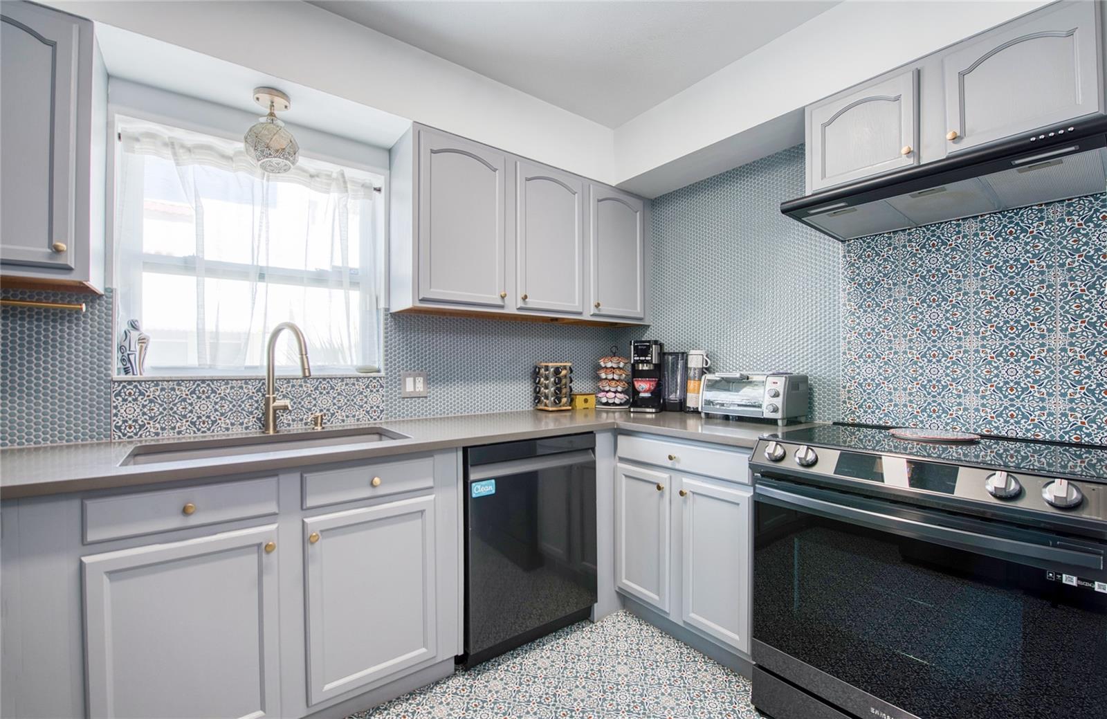 425 46TH AVE S, ST PETERSBURG, FL, 33705