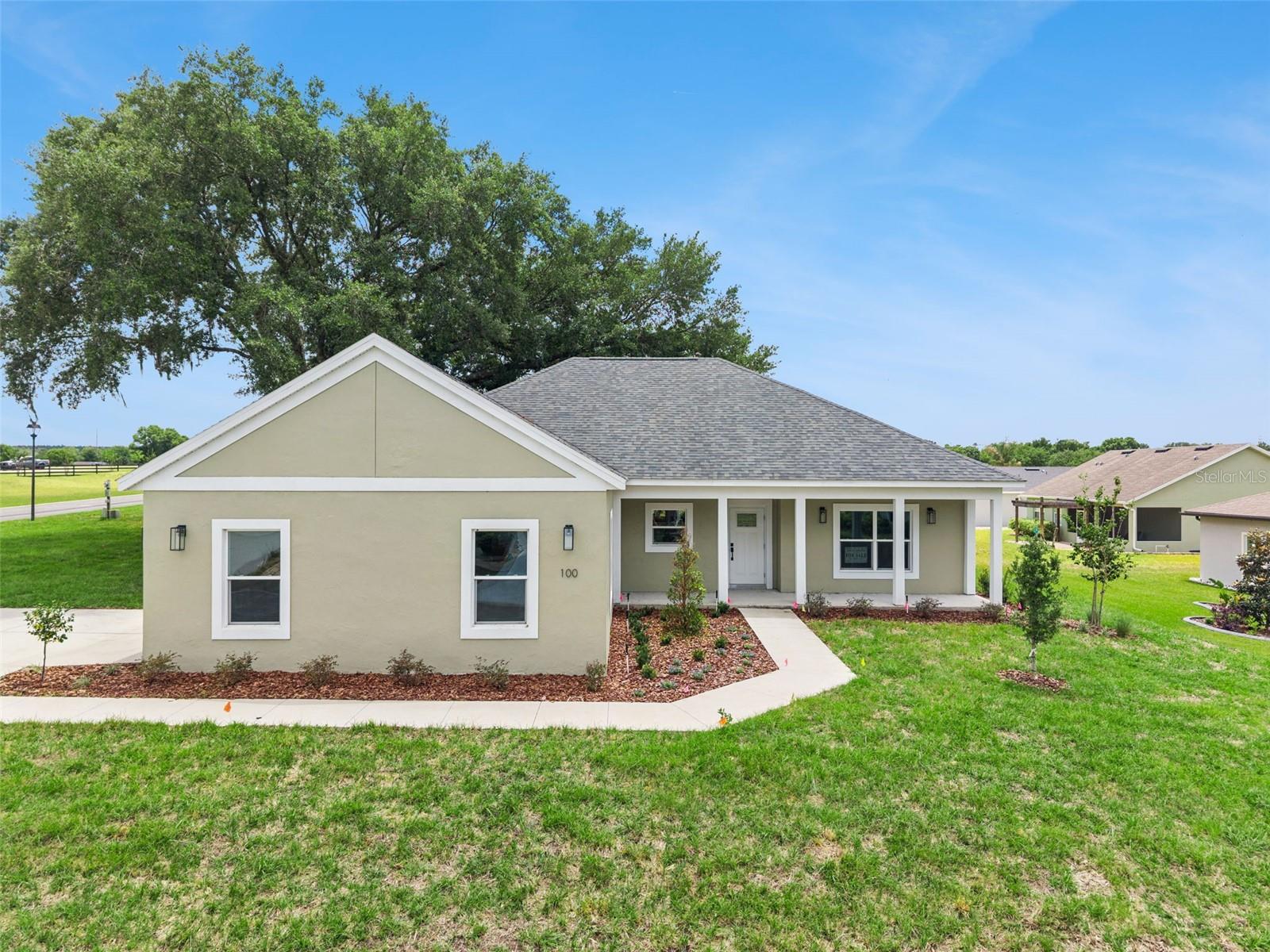 100 FAIRWAY CIR, UMATILLA, FL, 32784