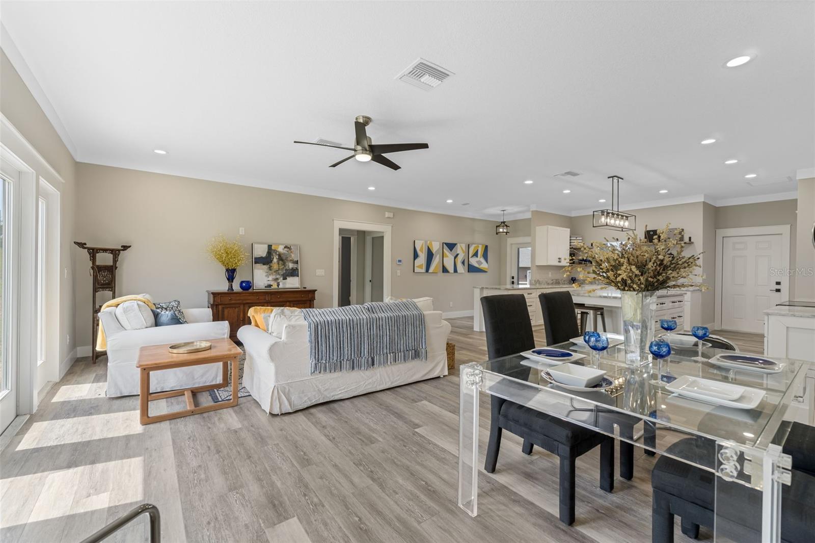 100 FAIRWAY CIR, UMATILLA, FL, 32784