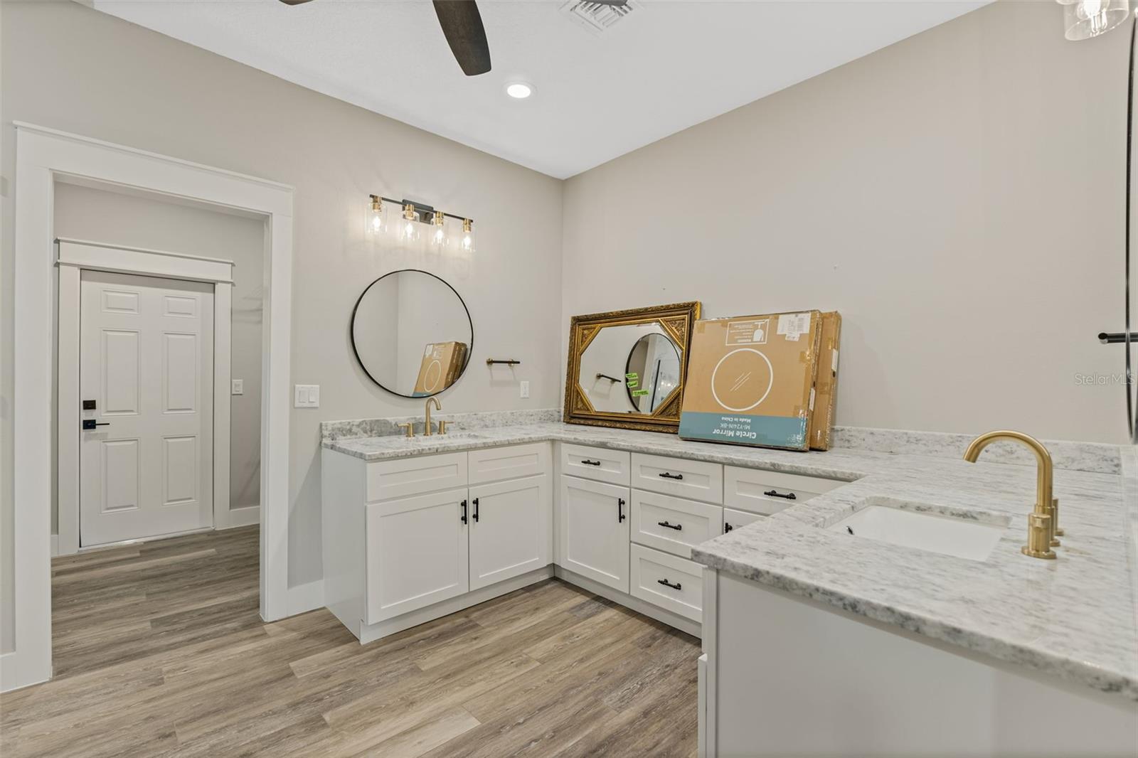 100 FAIRWAY CIR, UMATILLA, FL, 32784