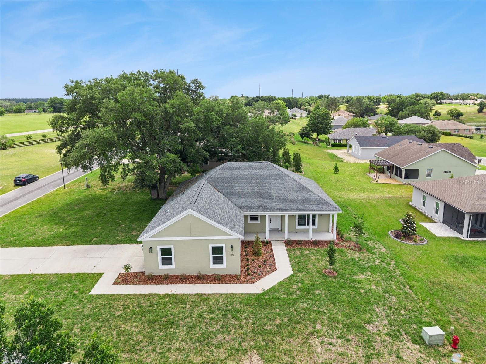 100 FAIRWAY CIR, UMATILLA, FL, 32784