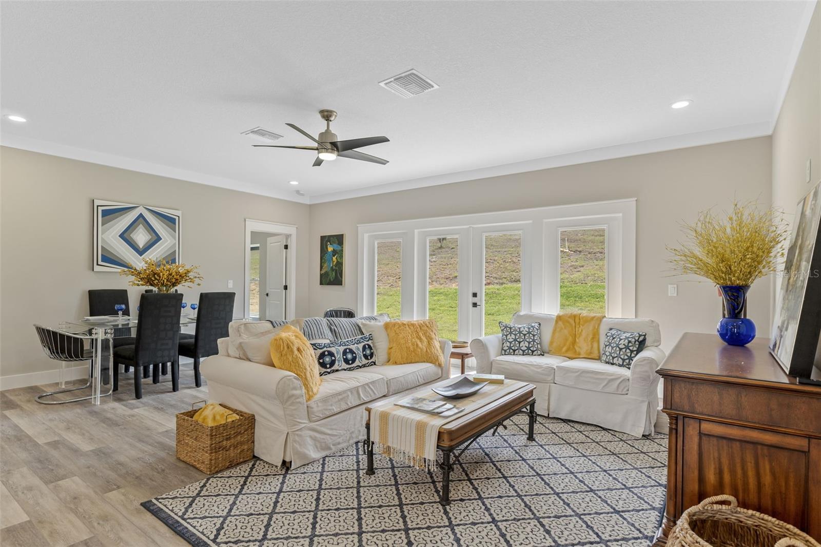 100 FAIRWAY CIR, UMATILLA, FL, 32784
