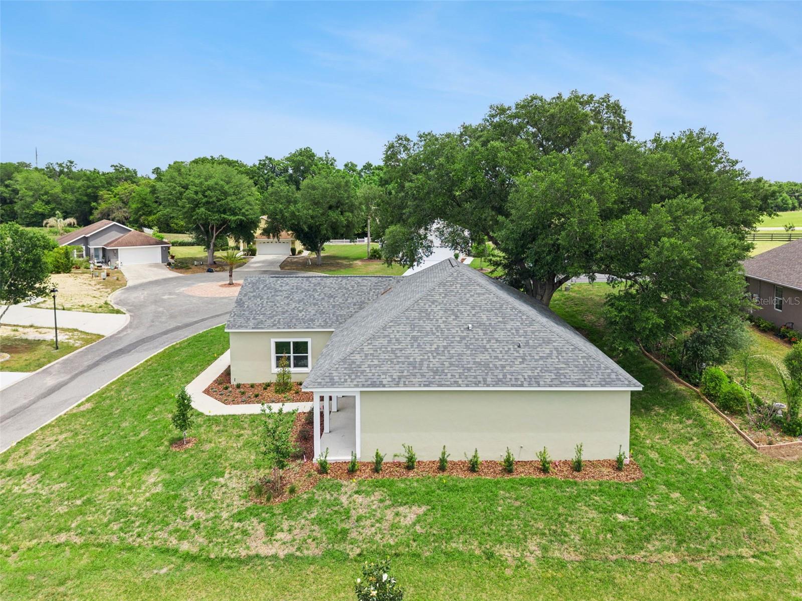 100 FAIRWAY CIR, UMATILLA, FL, 32784
