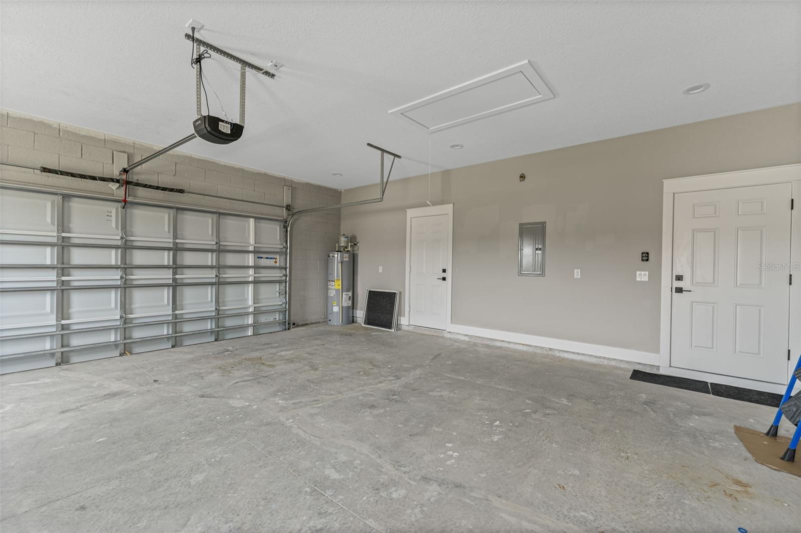 100 FAIRWAY CIR, UMATILLA, FL, 32784