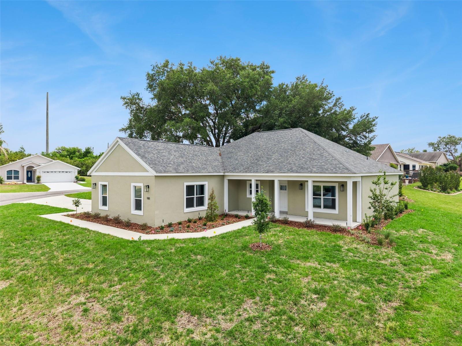 100 FAIRWAY CIR, UMATILLA, FL, 32784