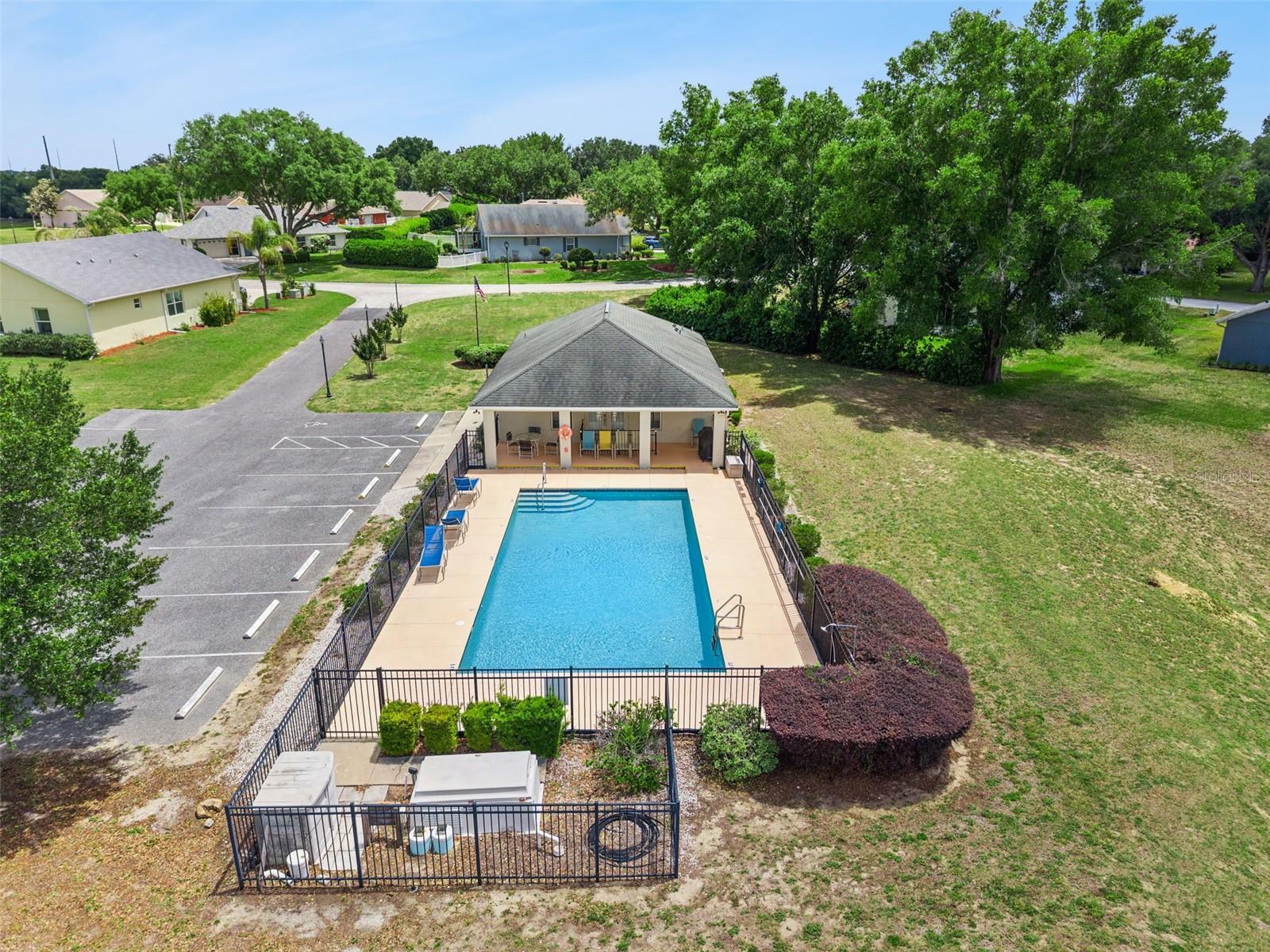 100 FAIRWAY CIR, UMATILLA, FL, 32784