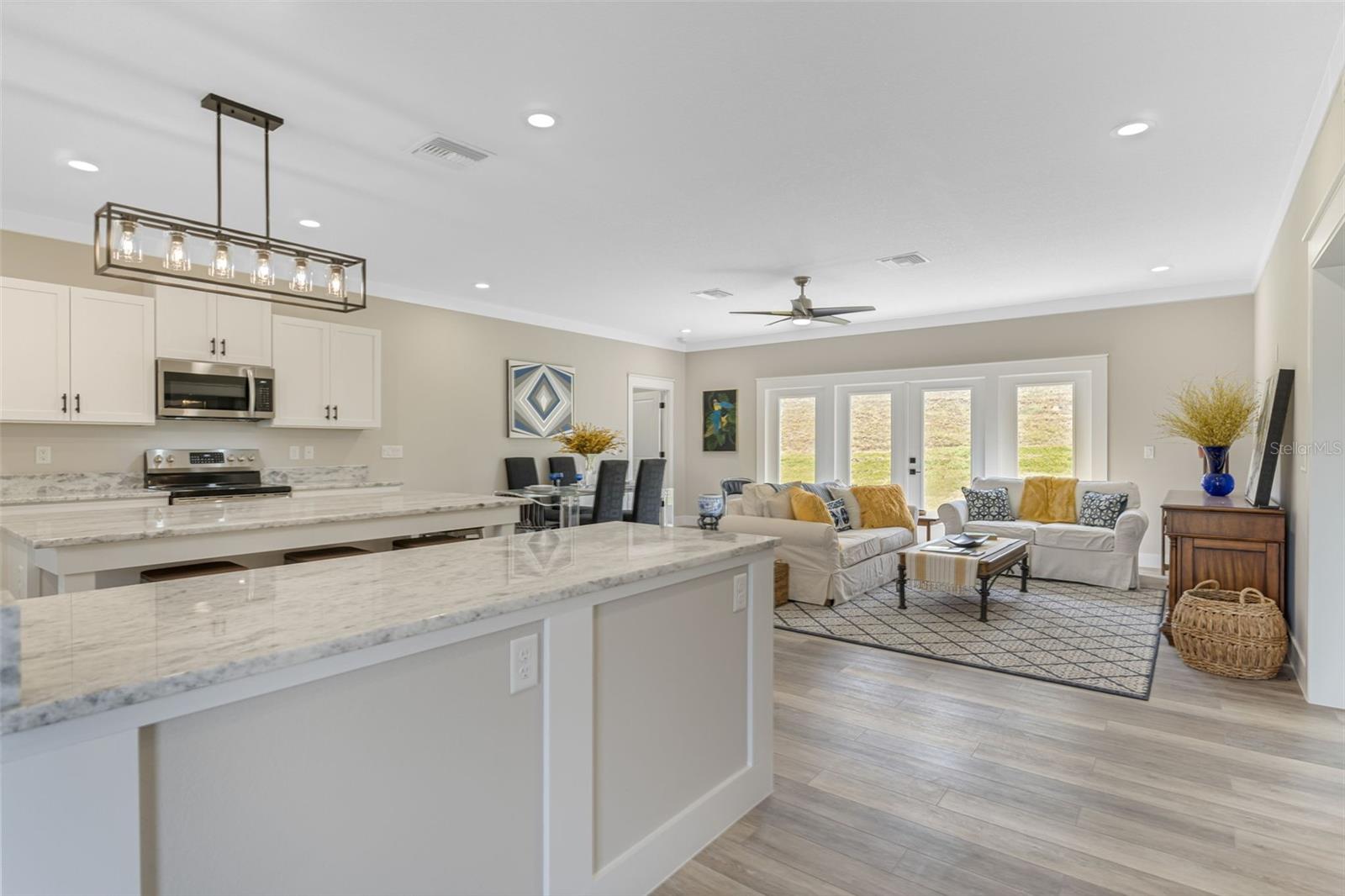 100 FAIRWAY CIR, UMATILLA, FL, 32784