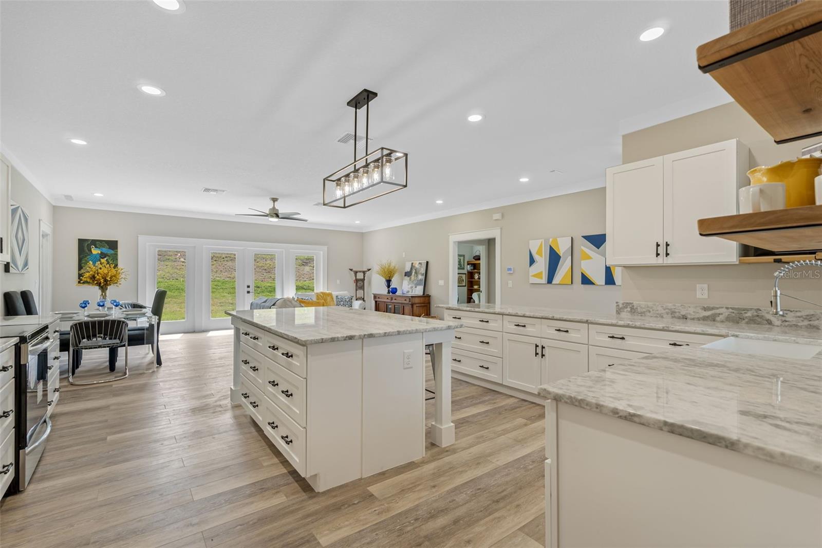 100 FAIRWAY CIR, UMATILLA, FL, 32784