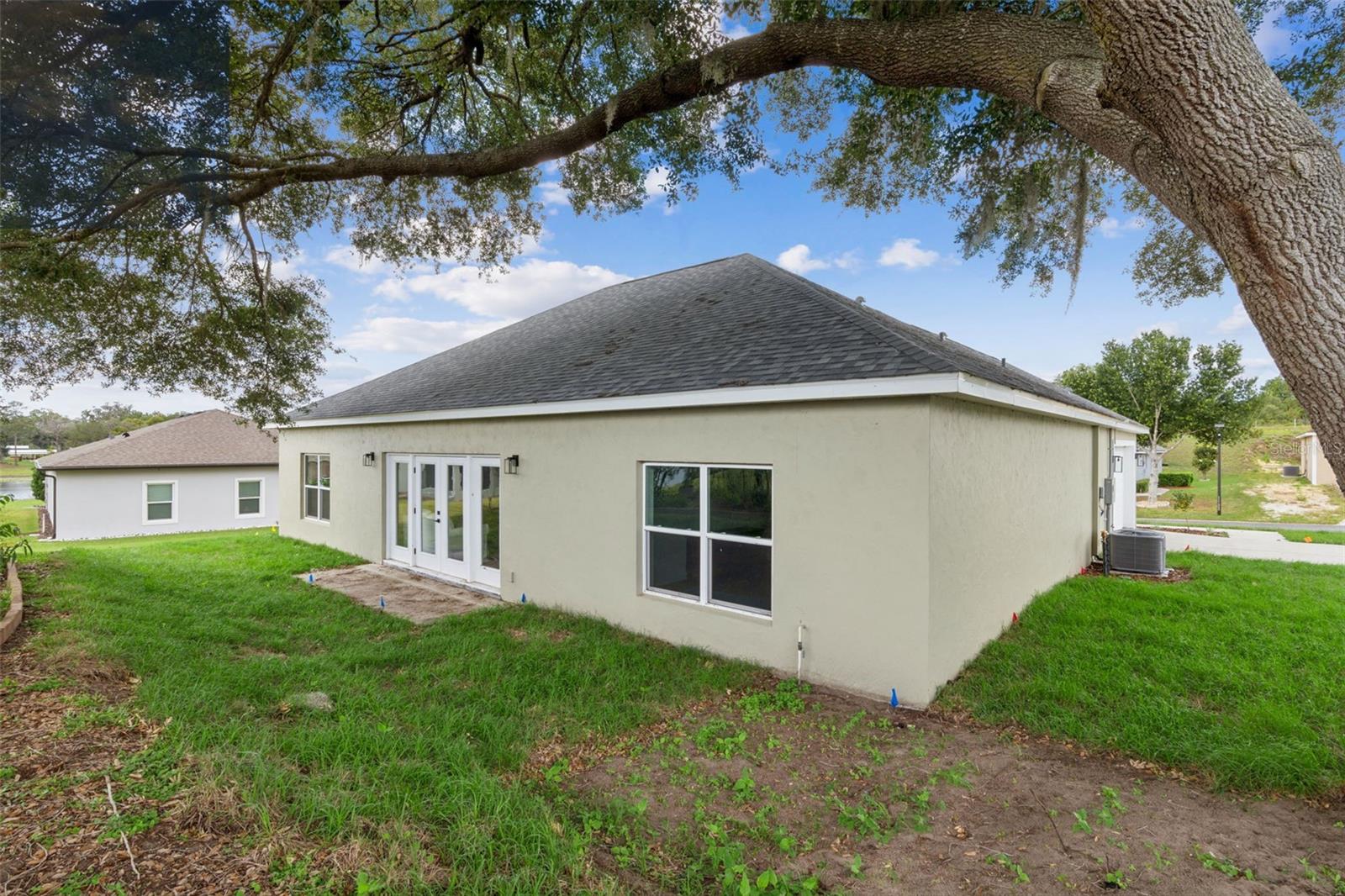 100 FAIRWAY CIR, UMATILLA, FL, 32784