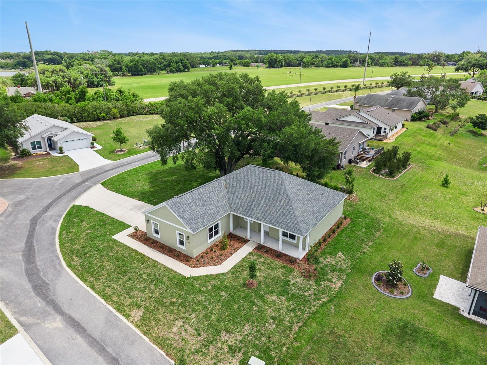 100 FAIRWAY CIR, UMATILLA, FL, 32784