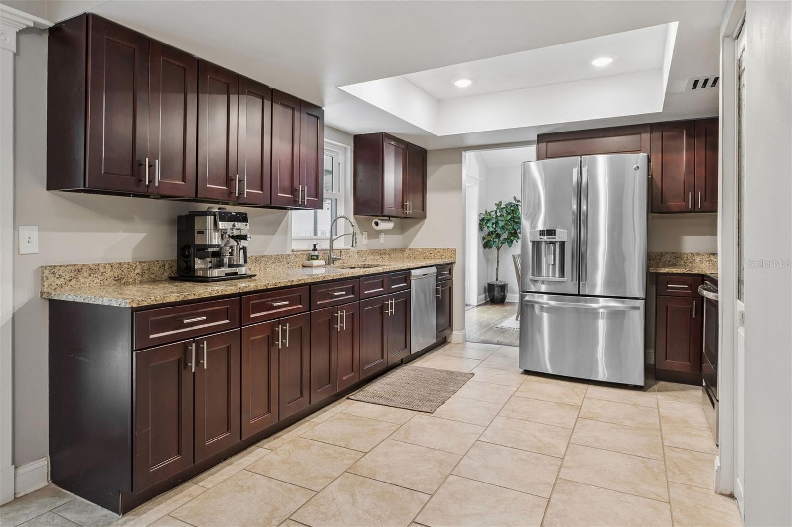 2728 LAKEVILLE DR, TAMPA, FL, 33618