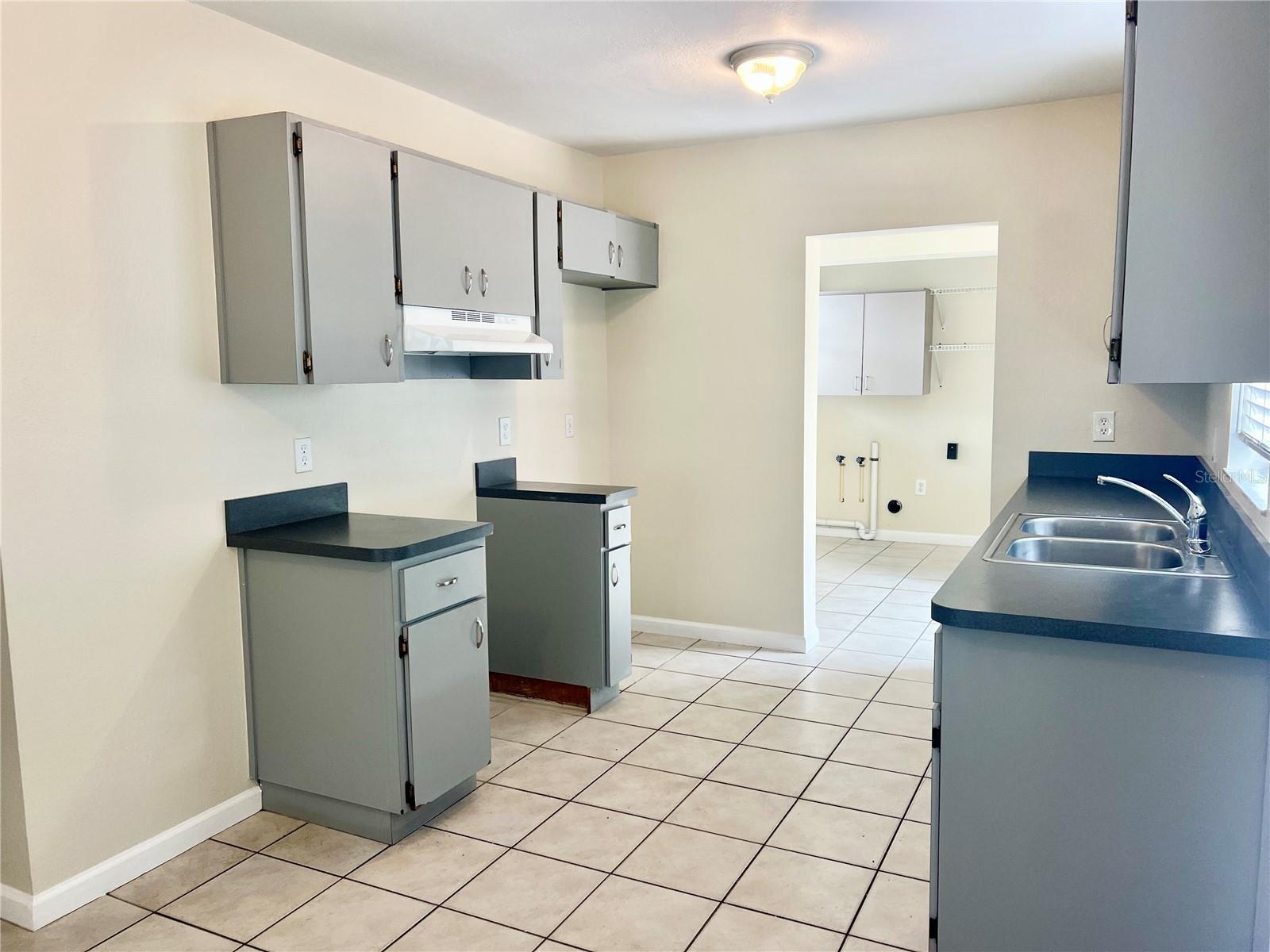 3110 W IVY ST, TAMPA, FL, 33607