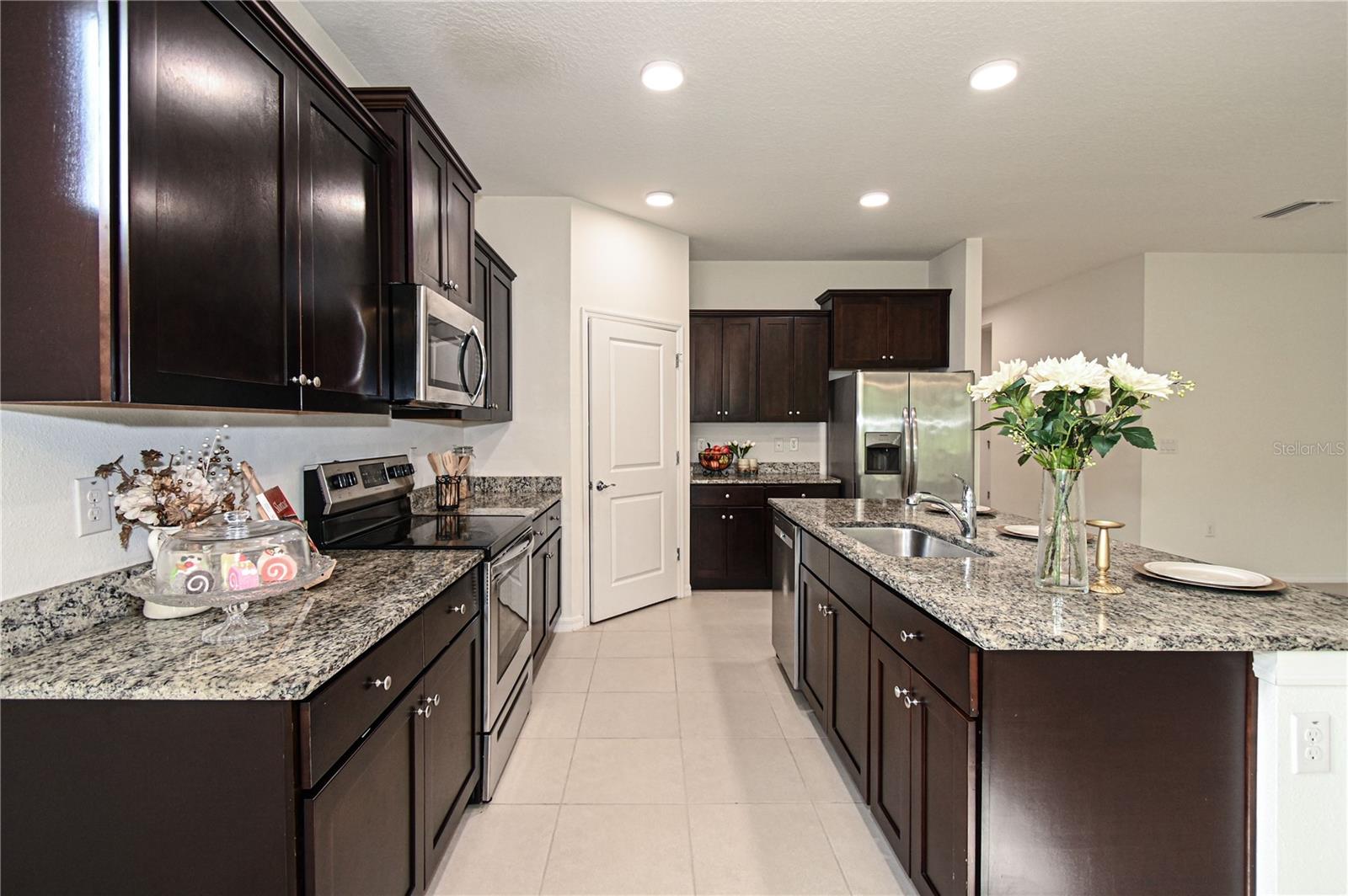 1052 MANZANAR PL, WESLEY CHAPEL, FL, 33543