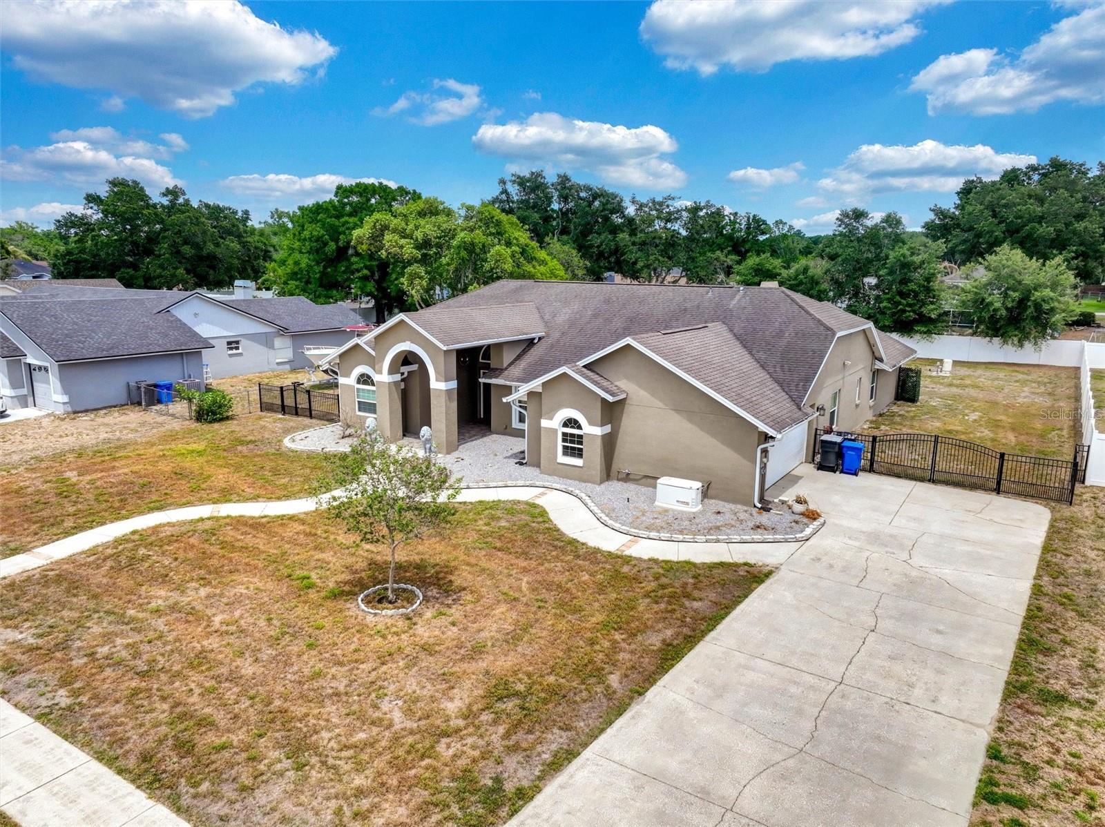 12229 LANGSHAW DR, THONOTOSASSA, FL, 33592