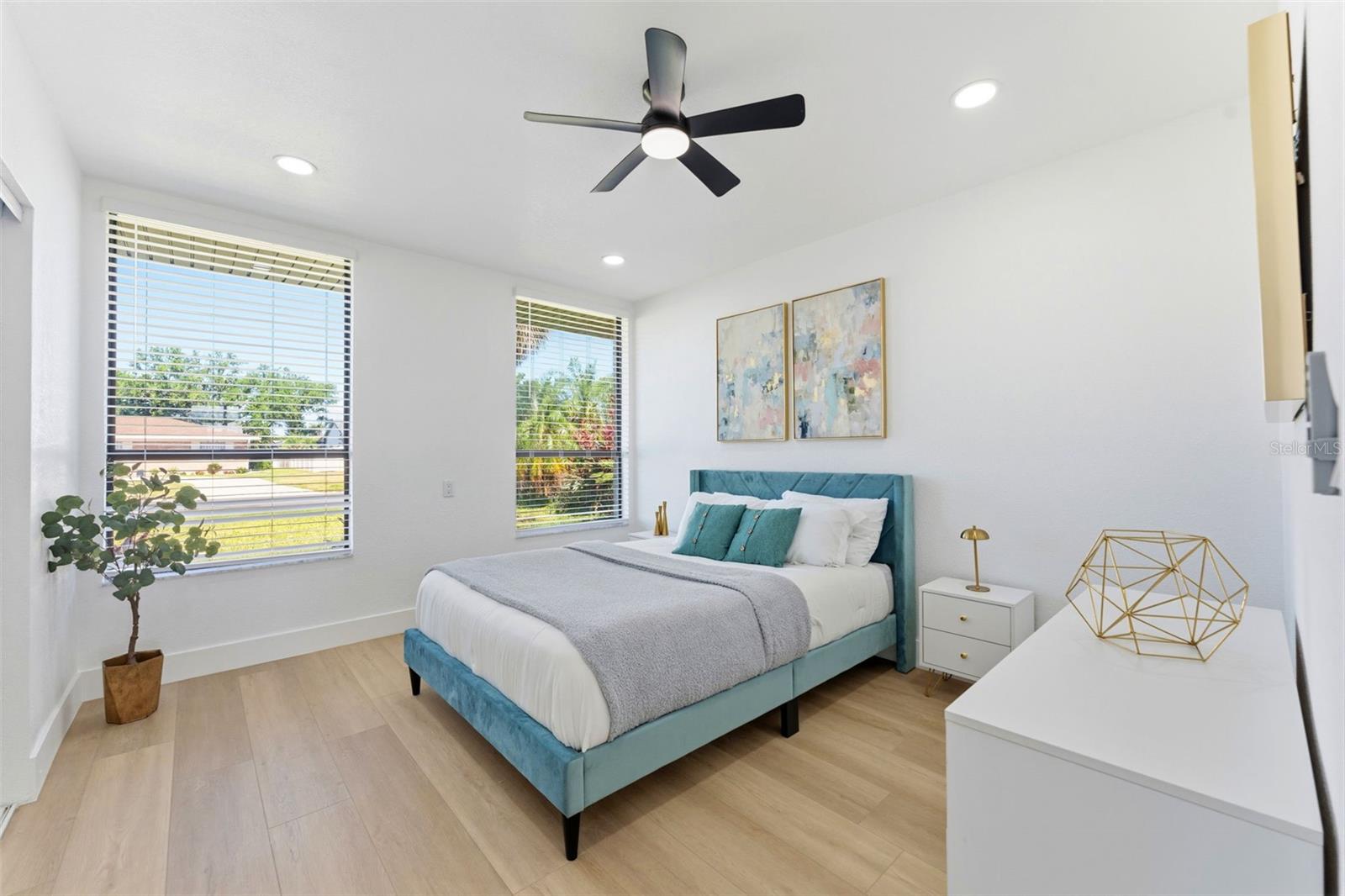 3917 E EDEN ROC CIR, TAMPA, FL, 33634
