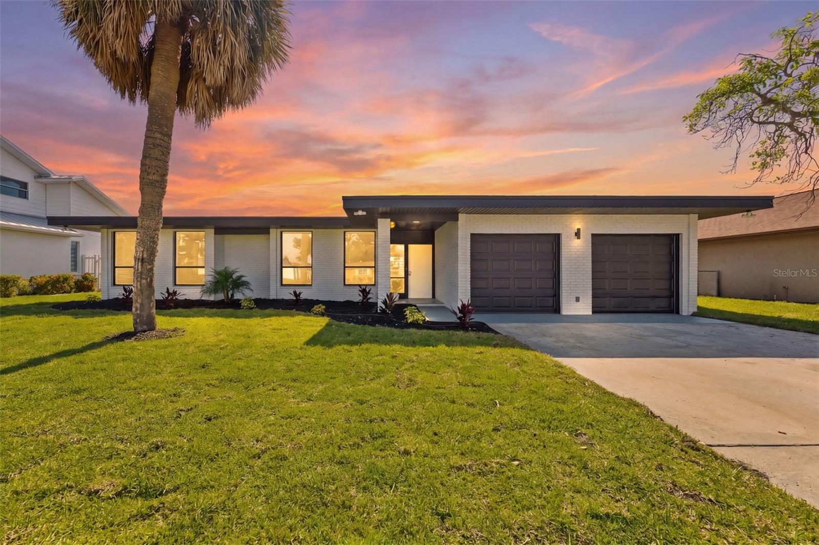 3917 E EDEN ROC CIR, TAMPA, FL, 33634