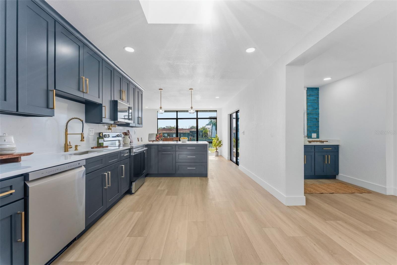 3917 E EDEN ROC CIR, TAMPA, FL, 33634