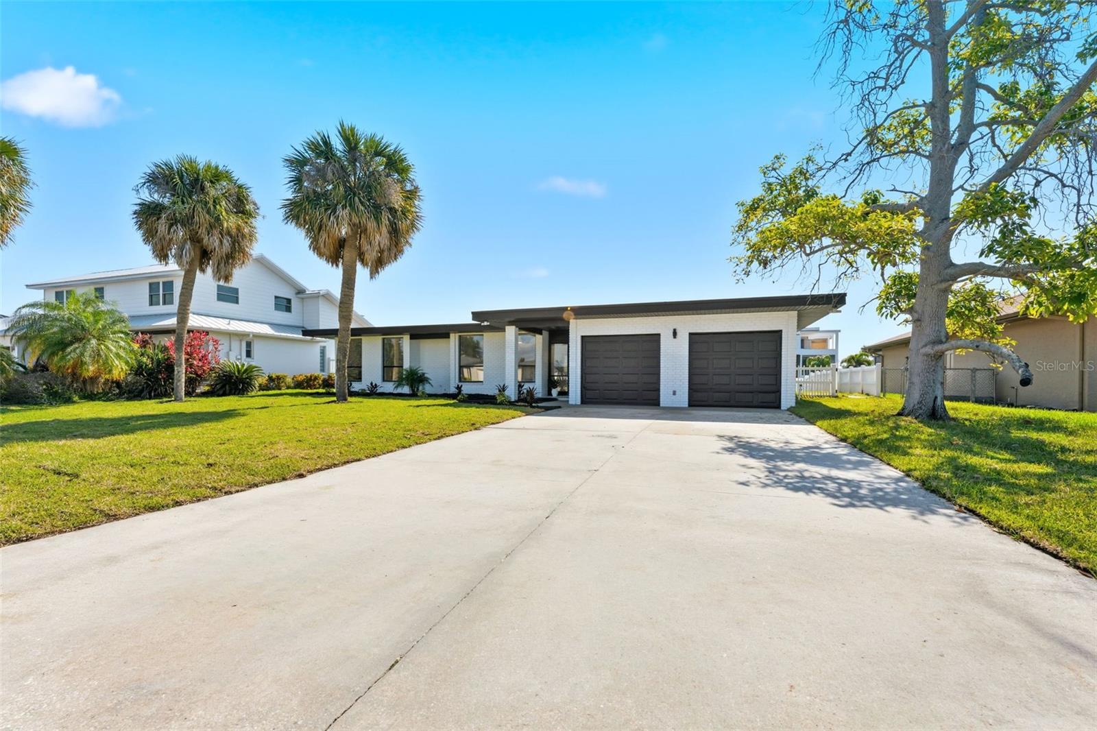 3917 E EDEN ROC CIR, TAMPA, FL, 33634